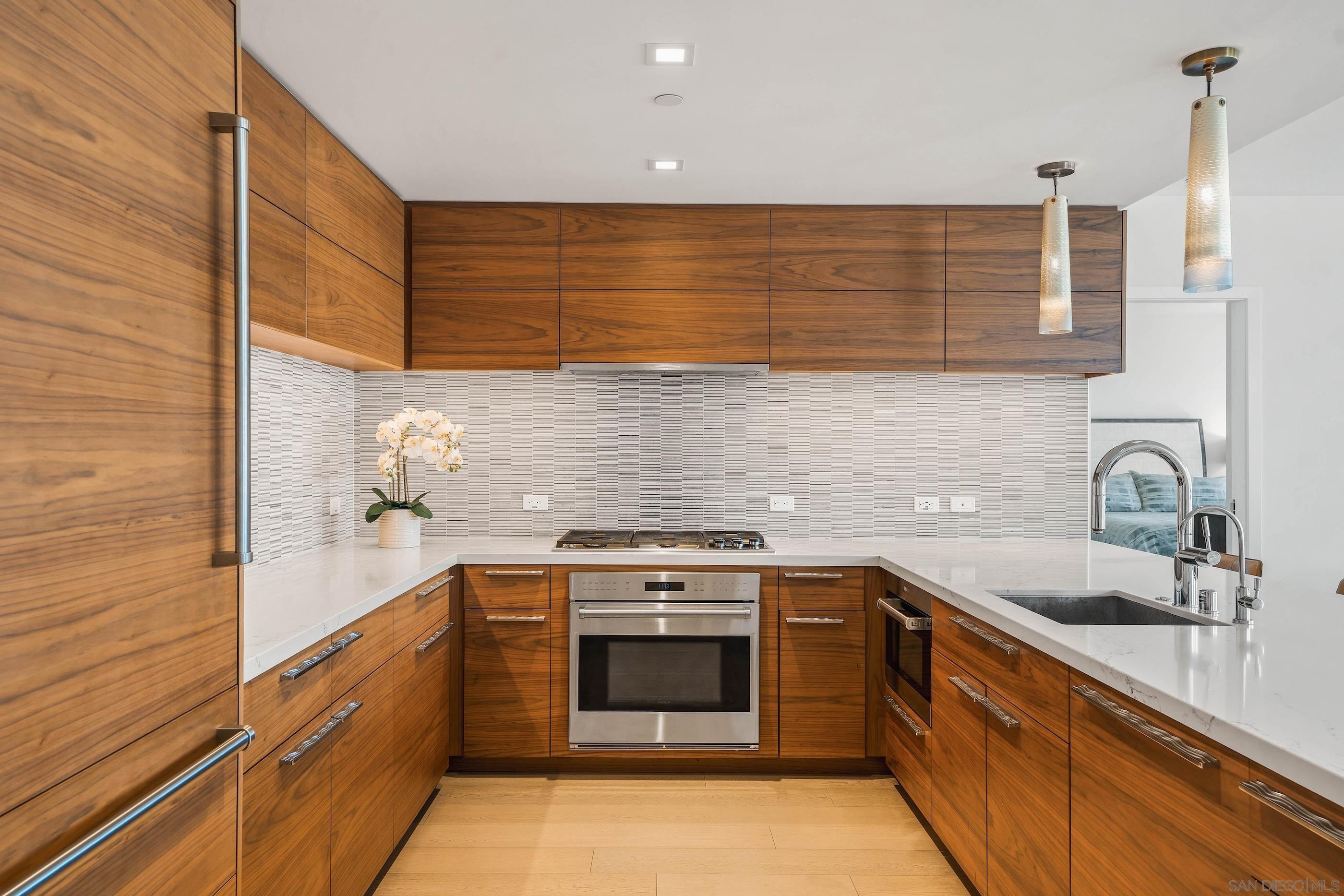 Detail Gallery Image 13 of 55 For 888 W E Street  2206, San Diego,  CA 92101 - 2 Beds | 2 Baths