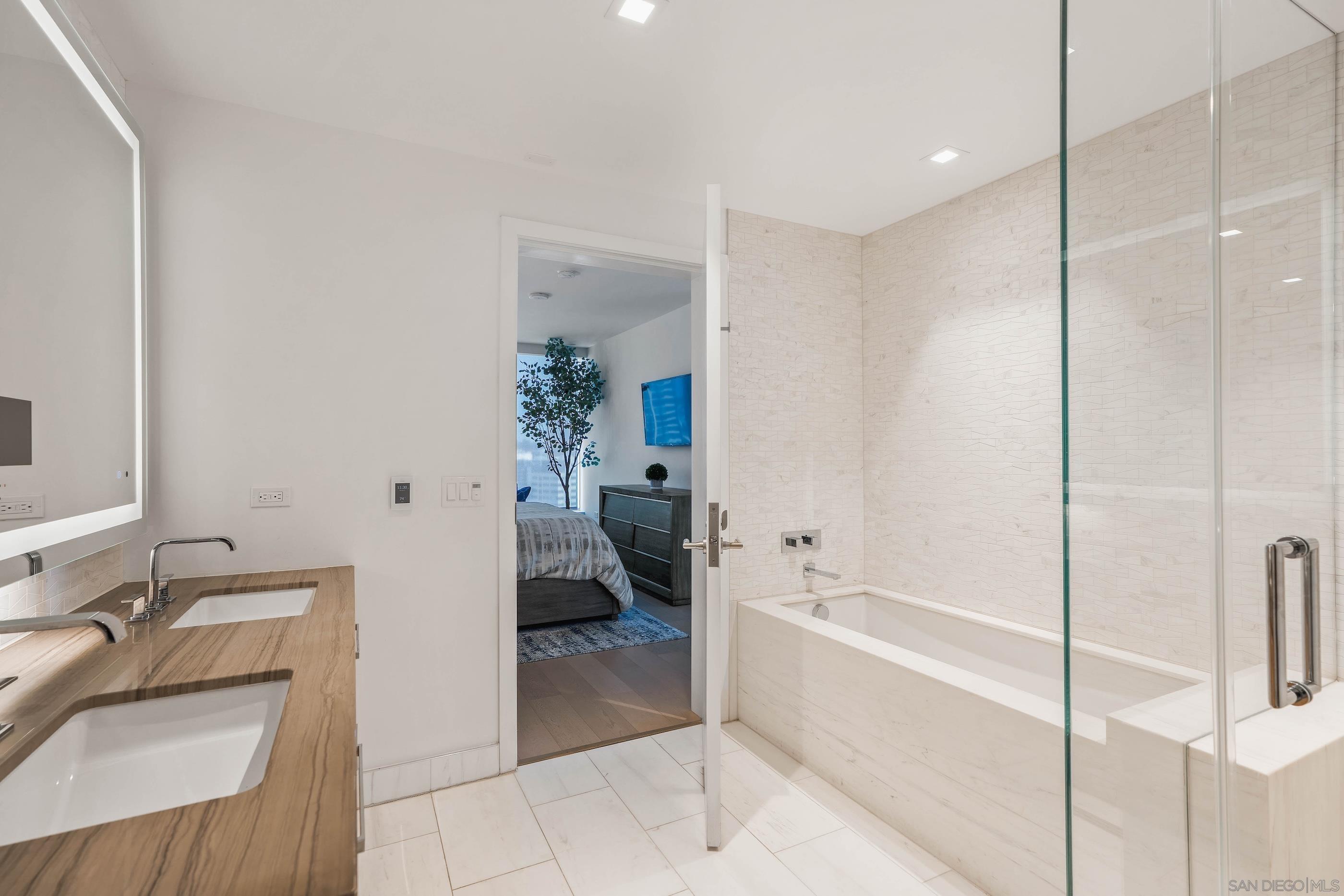 Detail Gallery Image 20 of 55 For 888 W E Street  2206, San Diego,  CA 92101 - 2 Beds | 2 Baths