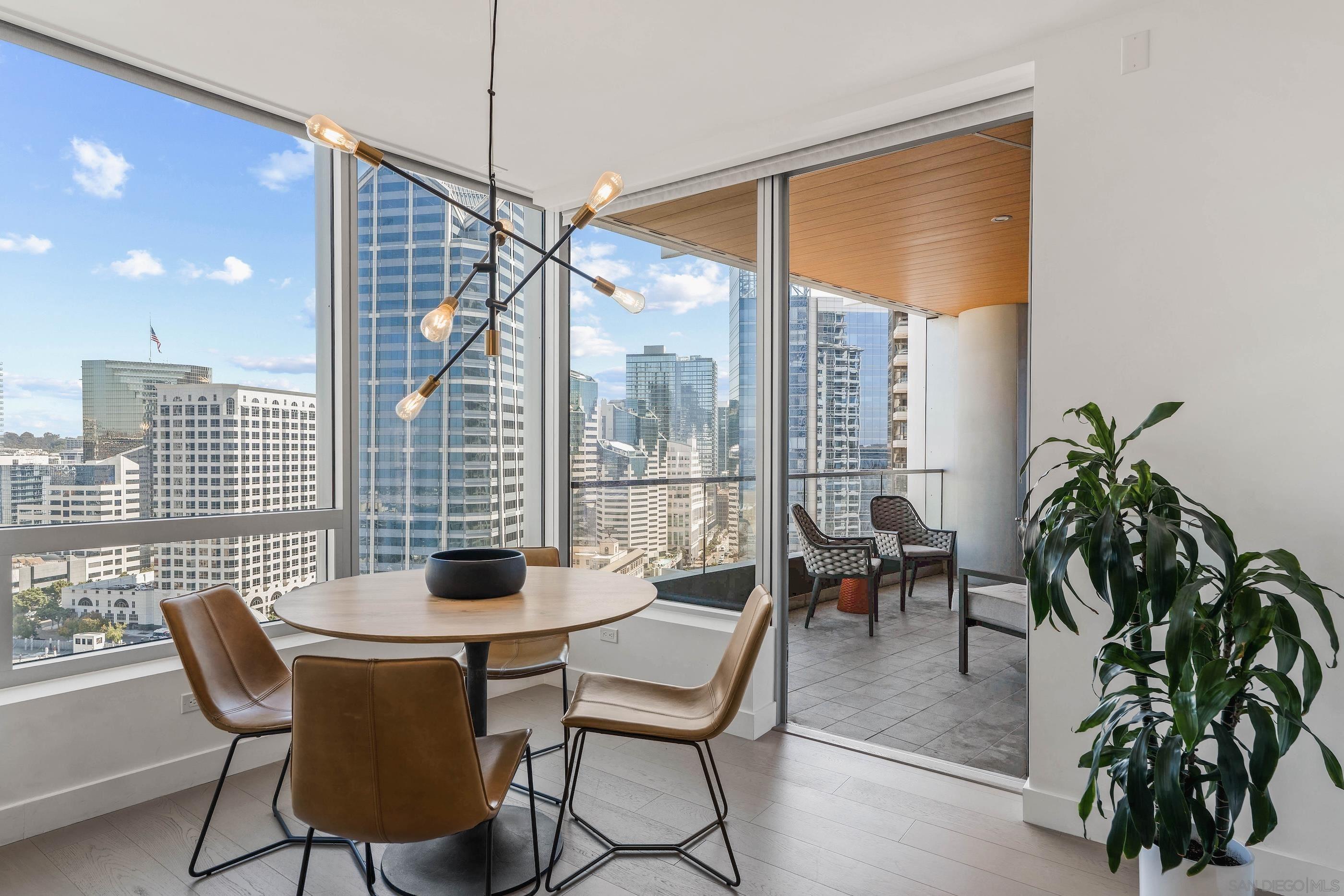 Detail Gallery Image 8 of 55 For 888 W E Street  2206, San Diego,  CA 92101 - 2 Beds | 2 Baths