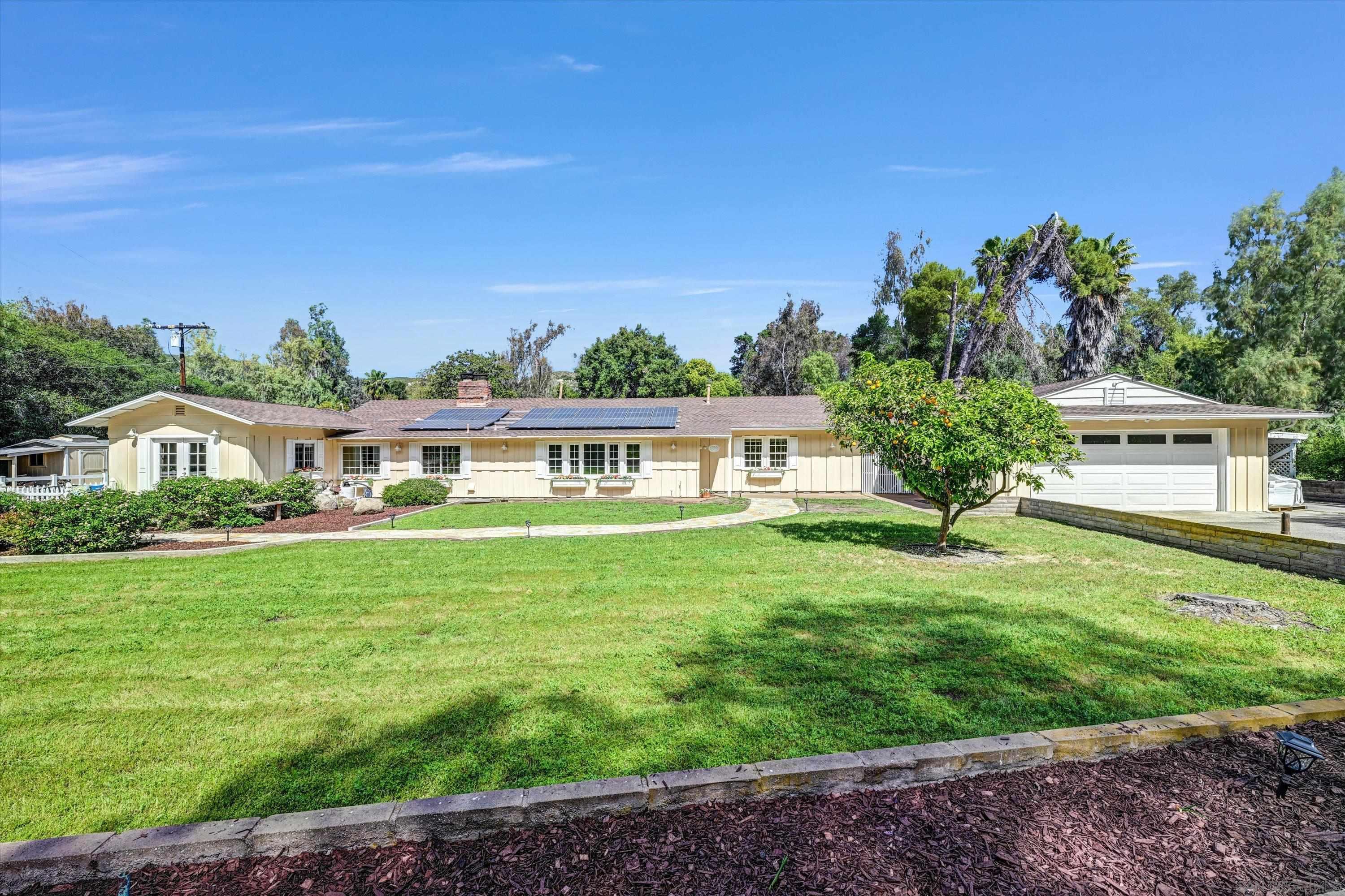 Detail Gallery Image 3 of 31 For 12811  Beeler Creek Trl, Poway,  CA 92064 - 4 Beds | 2 Baths