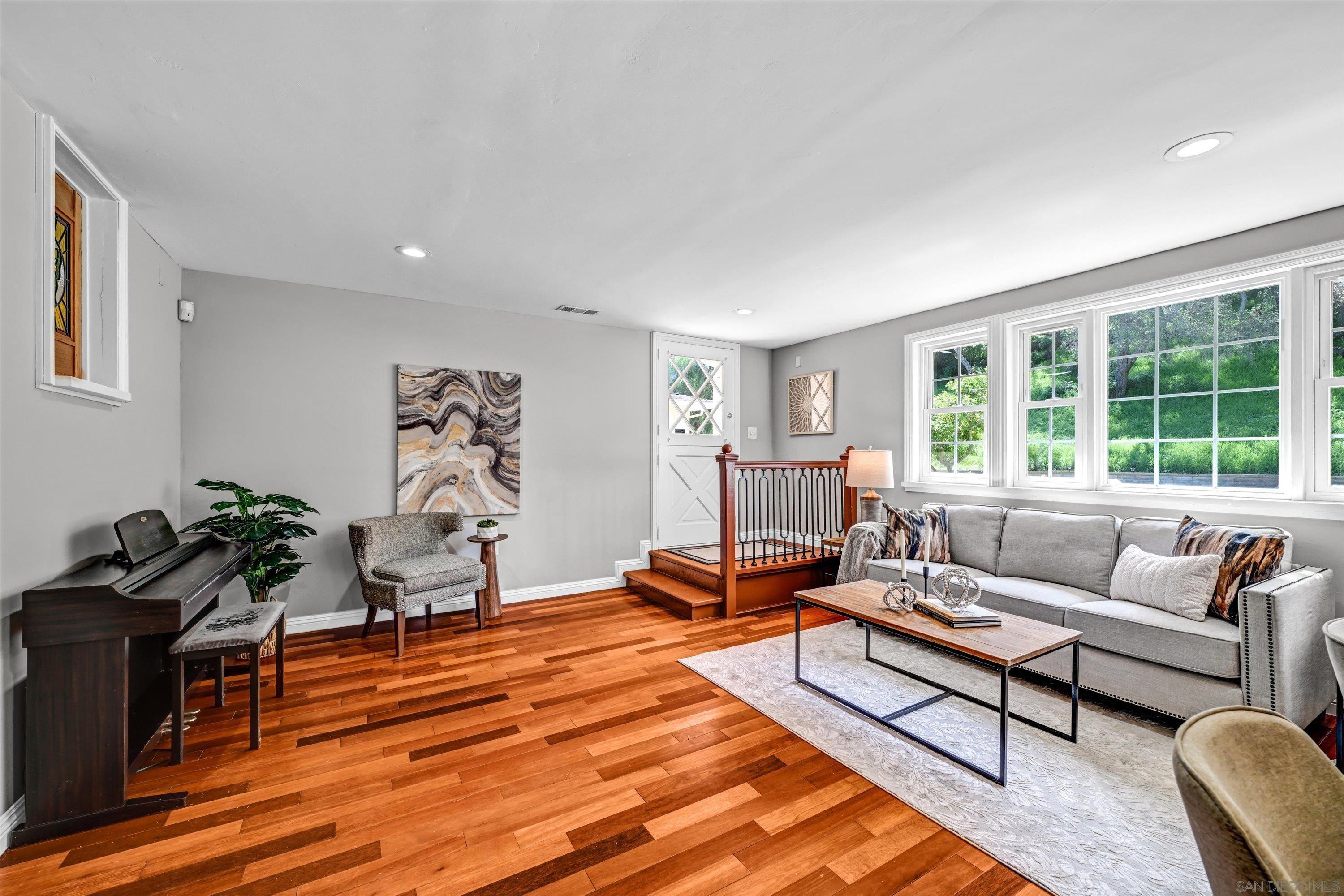 Detail Gallery Image 6 of 31 For 12811  Beeler Creek Trl, Poway,  CA 92064 - 4 Beds | 2 Baths