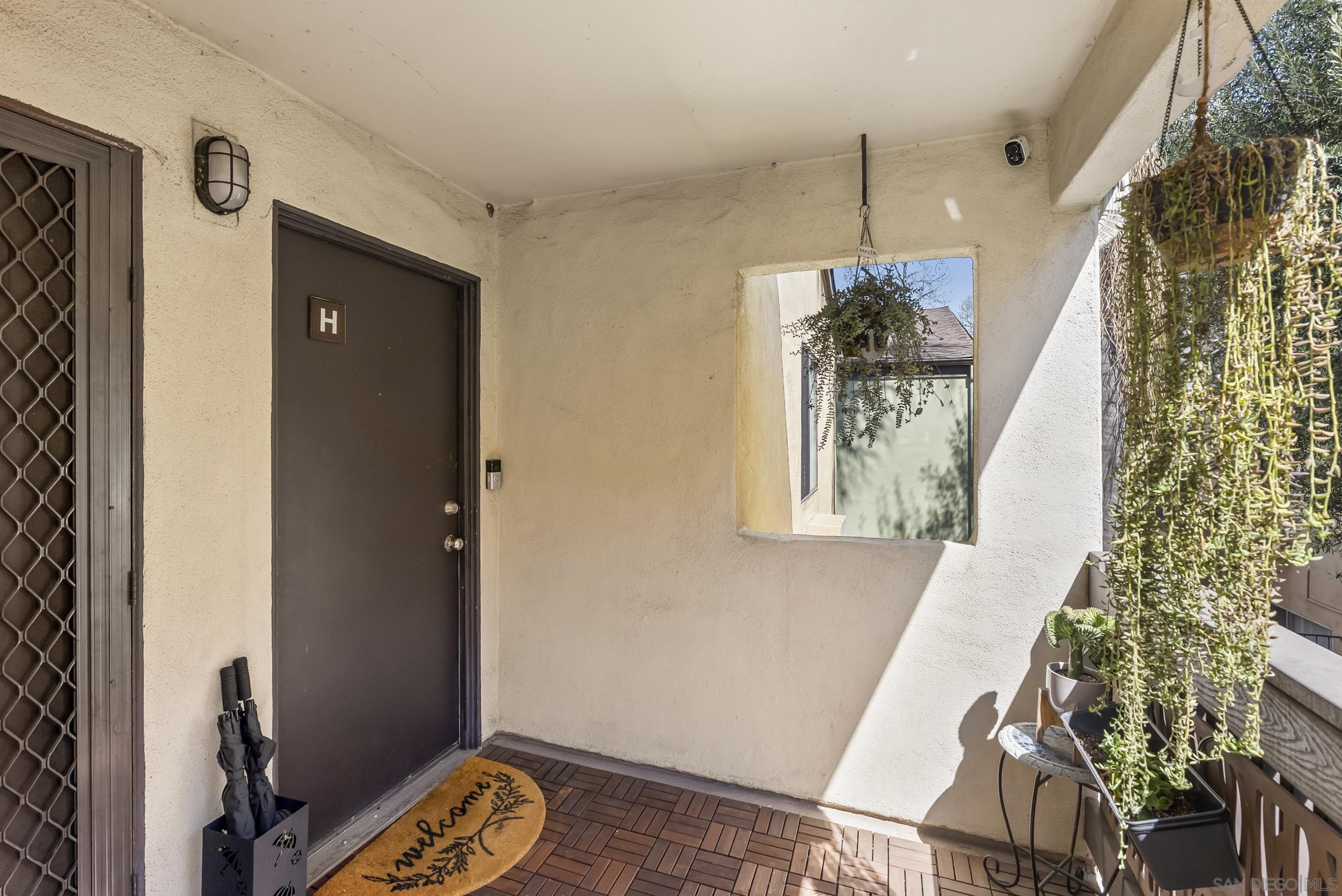 Detail Gallery Image 3 of 31 For 7938  Mission Center Ct.  #H,  San Diego,  CA 92108 - 2 Beds | 1 Baths