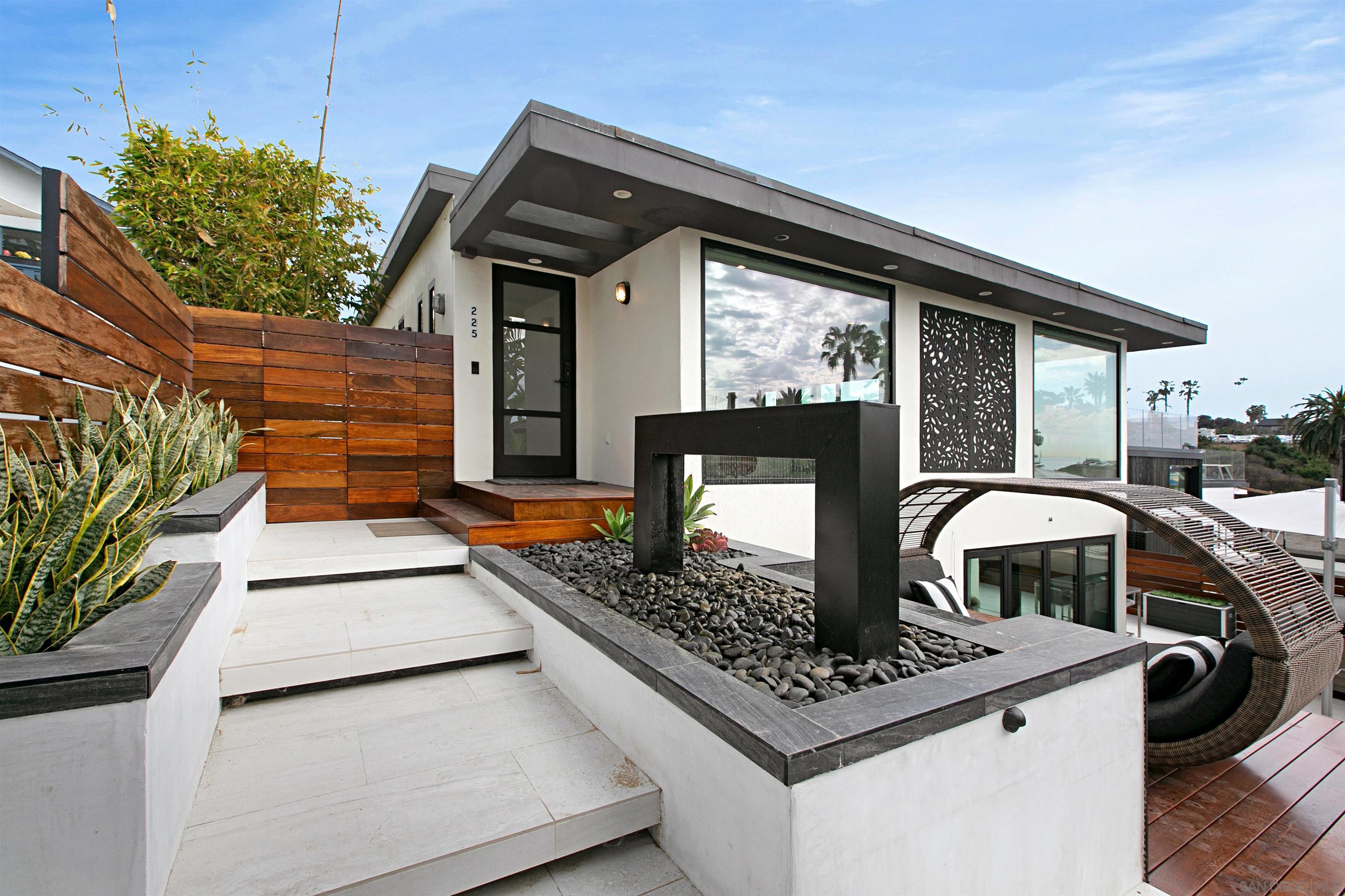 Detail Gallery Image 12 of 37 For 225  4th Street, Encinitas,  CA 92024 - 5 Beds | 4/1 Baths