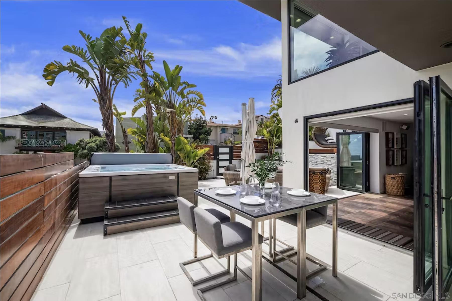 Detail Gallery Image 14 of 37 For 225  4th Street, Encinitas,  CA 92024 - 5 Beds | 4/1 Baths