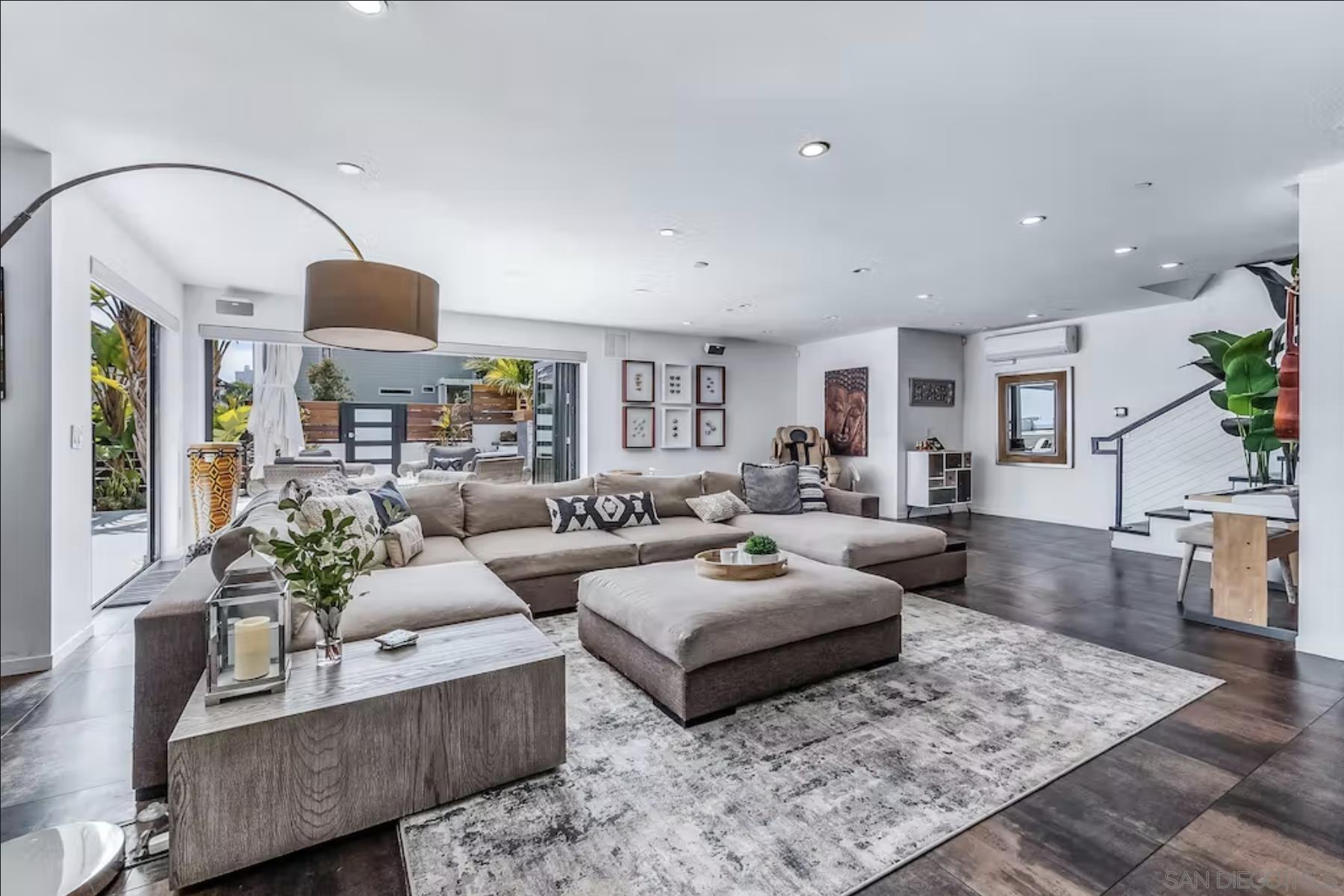 Detail Gallery Image 15 of 37 For 225  4th Street, Encinitas,  CA 92024 - 5 Beds | 4/1 Baths