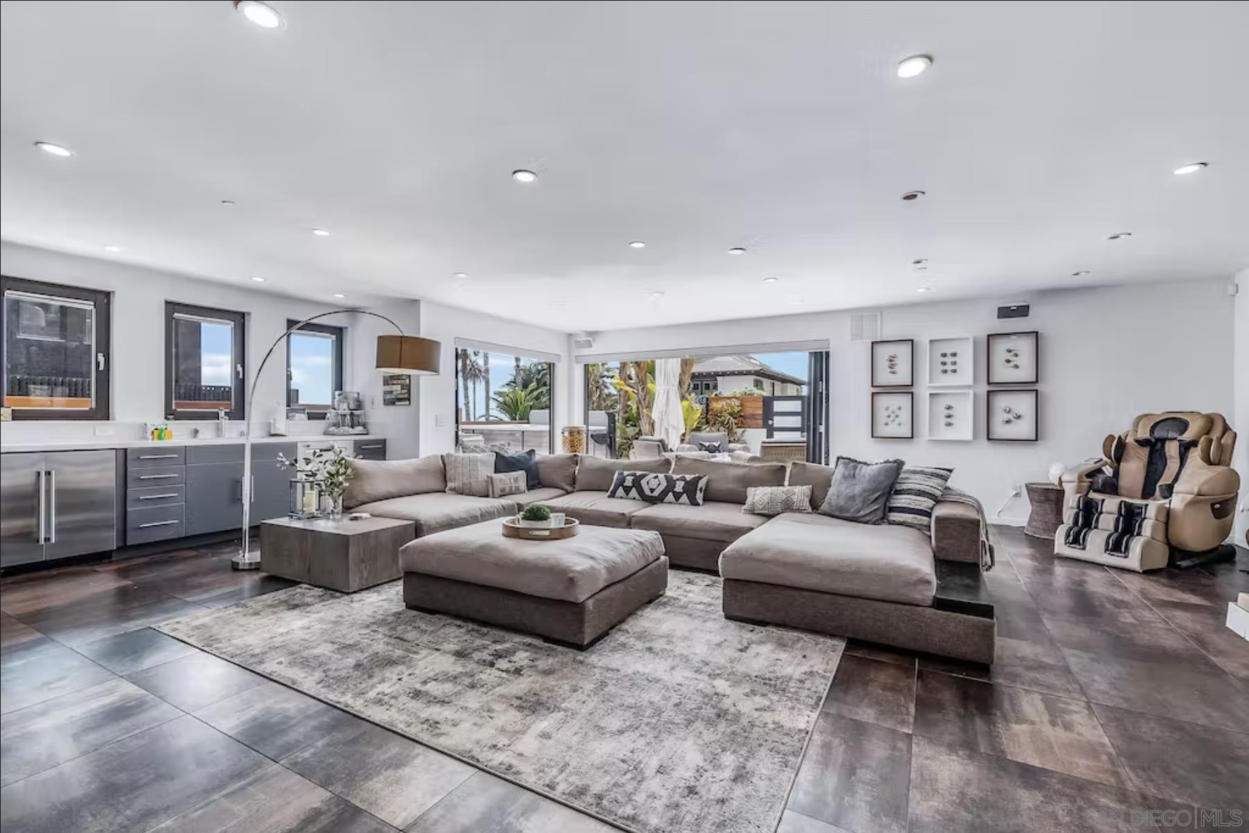 Detail Gallery Image 17 of 37 For 225  4th Street, Encinitas,  CA 92024 - 5 Beds | 4/1 Baths