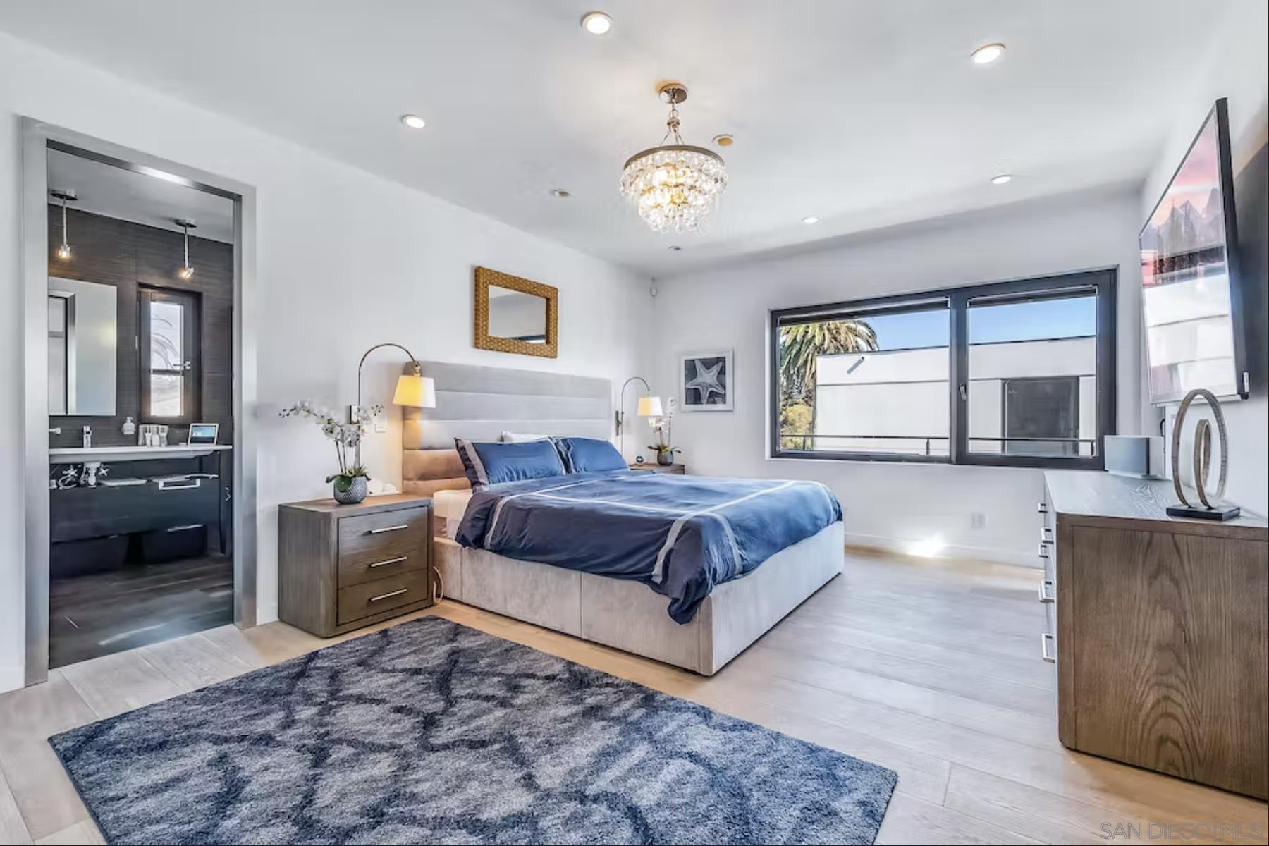 Detail Gallery Image 18 of 37 For 225  4th Street, Encinitas,  CA 92024 - 5 Beds | 4/1 Baths