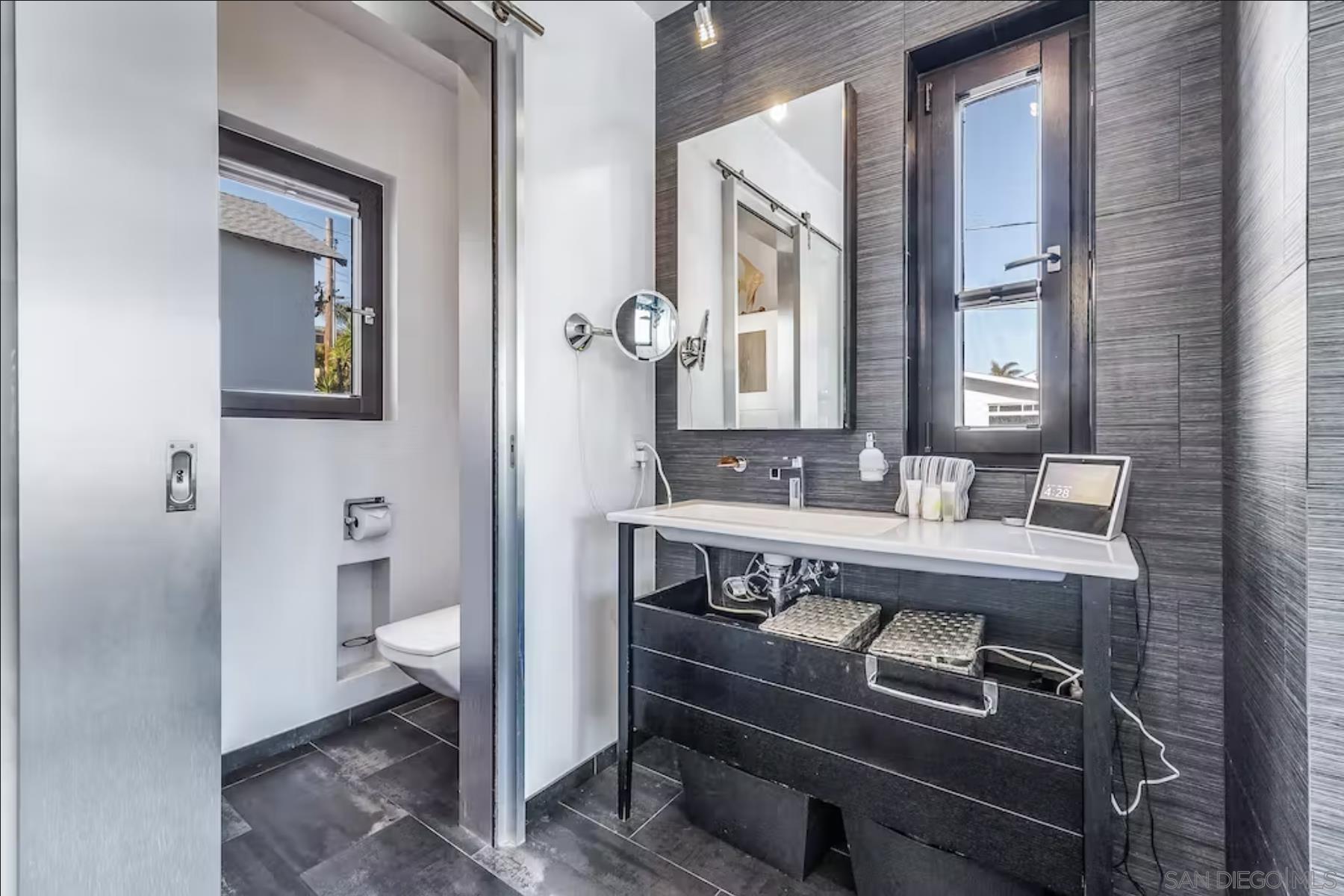 Detail Gallery Image 19 of 37 For 225  4th Street, Encinitas,  CA 92024 - 5 Beds | 4/1 Baths