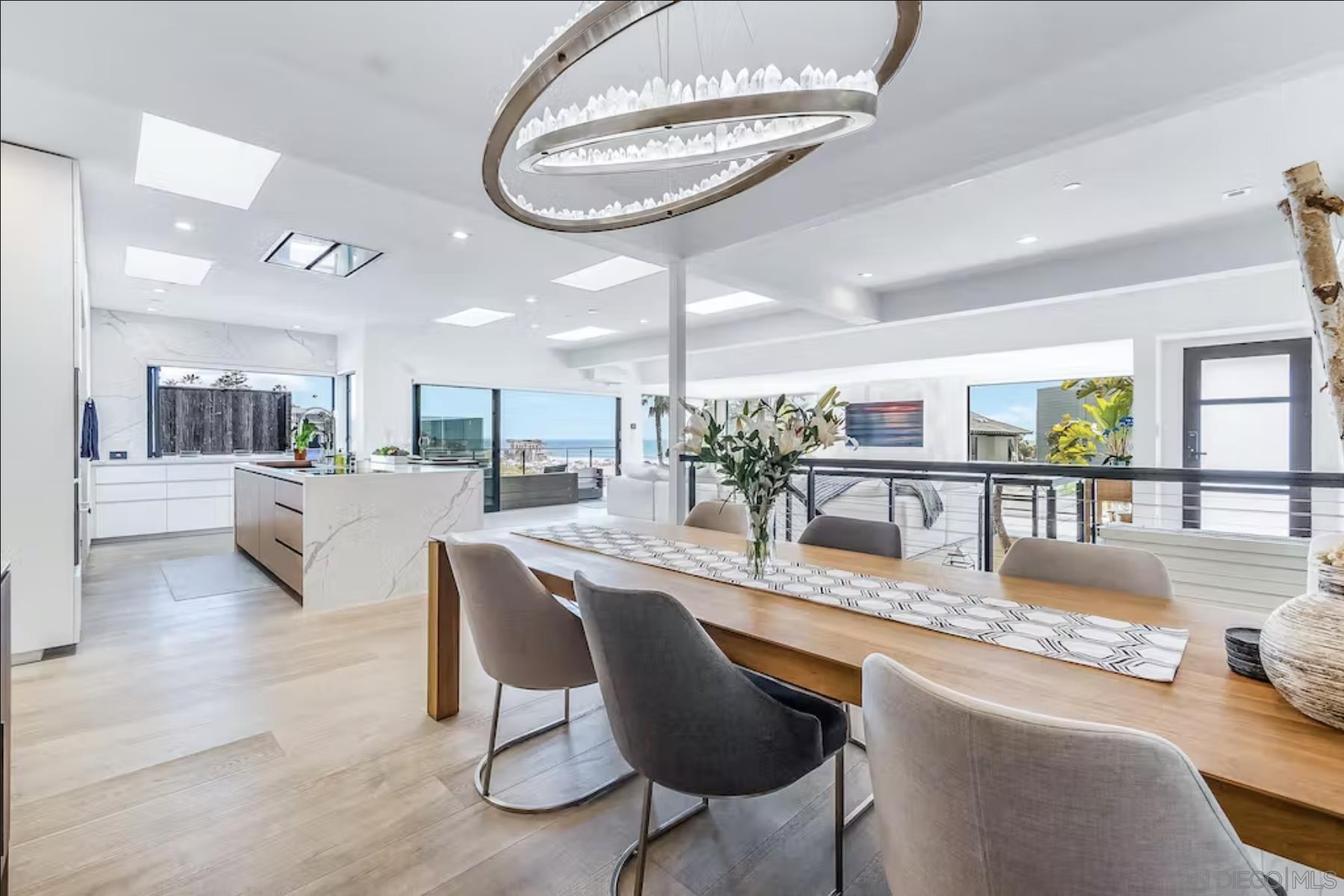 Detail Gallery Image 3 of 37 For 225  4th Street, Encinitas,  CA 92024 - 5 Beds | 4/1 Baths