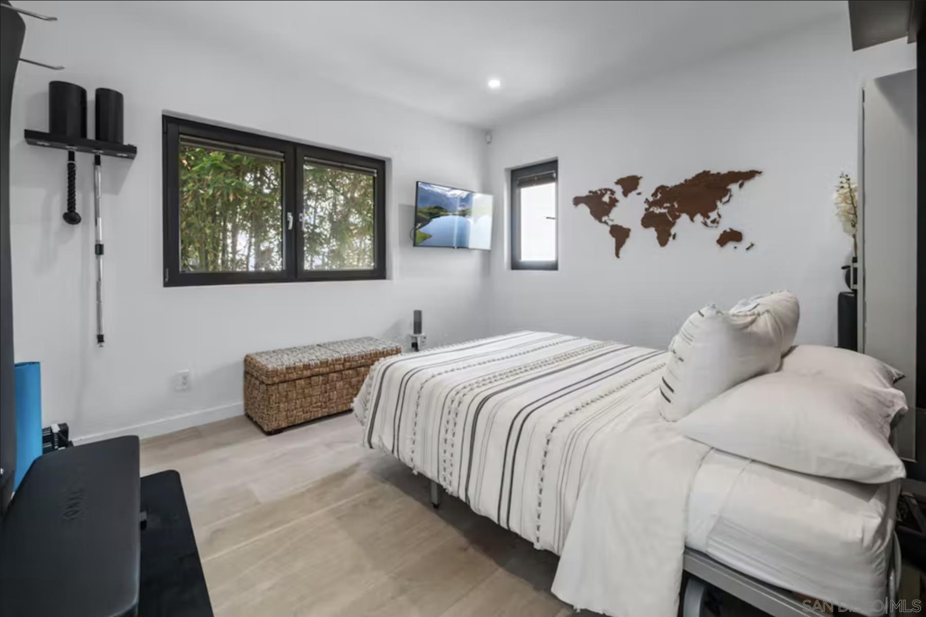 Detail Gallery Image 24 of 37 For 225  4th Street, Encinitas,  CA 92024 - 5 Beds | 4/1 Baths