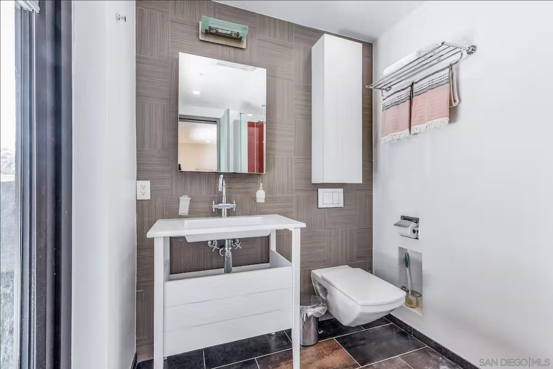 Detail Gallery Image 29 of 37 For 225  4th Street, Encinitas,  CA 92024 - 5 Beds | 4/1 Baths