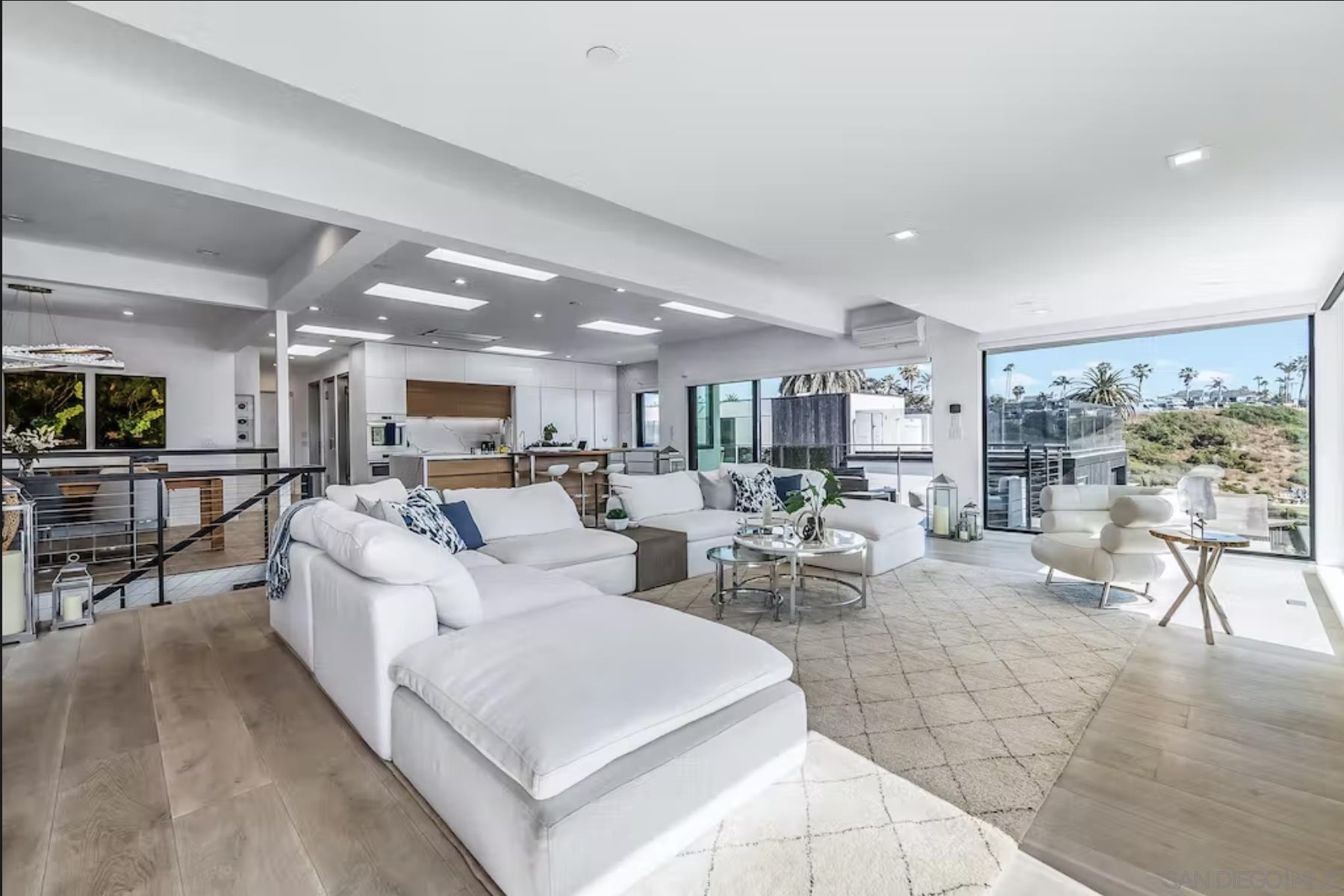 Detail Gallery Image 4 of 37 For 225  4th Street, Encinitas,  CA 92024 - 5 Beds | 4/1 Baths