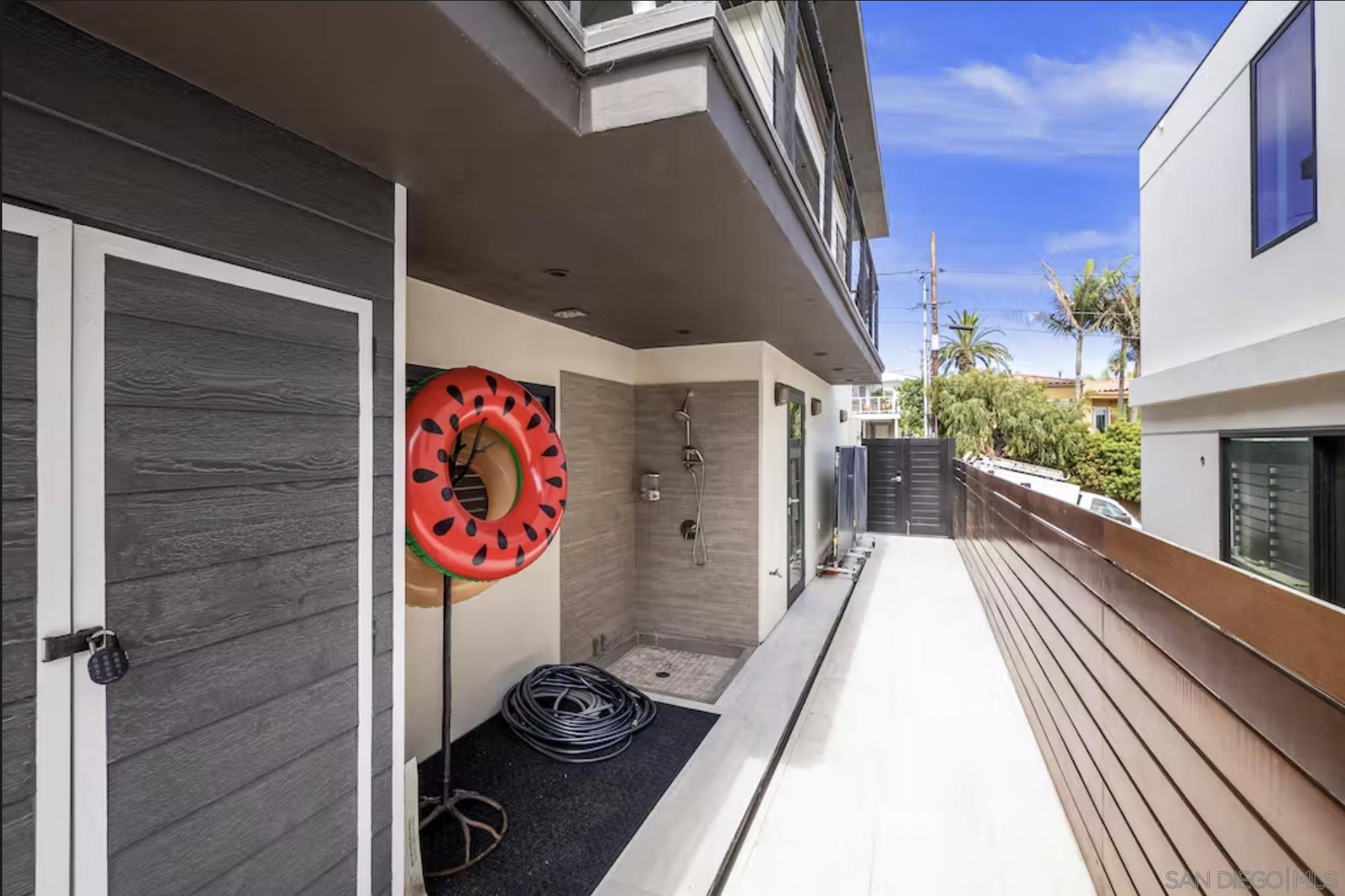 Detail Gallery Image 32 of 37 For 225  4th Street, Encinitas,  CA 92024 - 5 Beds | 4/1 Baths