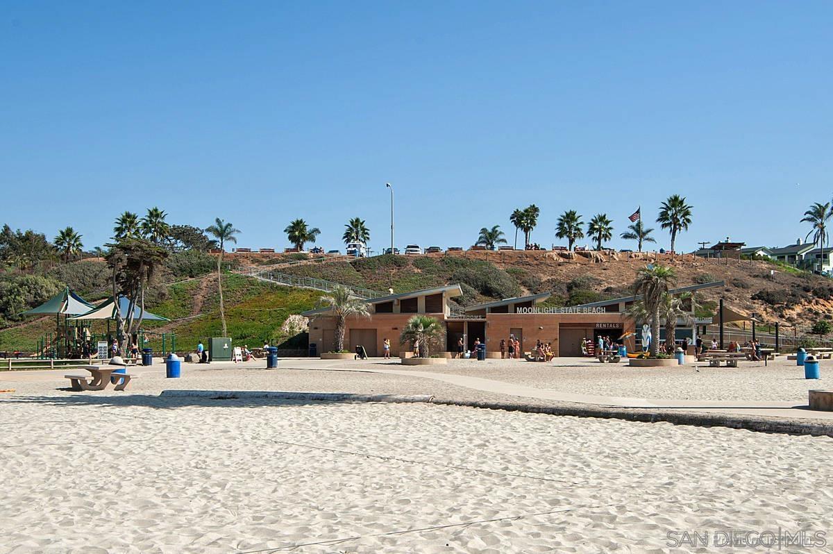 Detail Gallery Image 34 of 37 For 225  4th Street, Encinitas,  CA 92024 - 5 Beds | 4/1 Baths