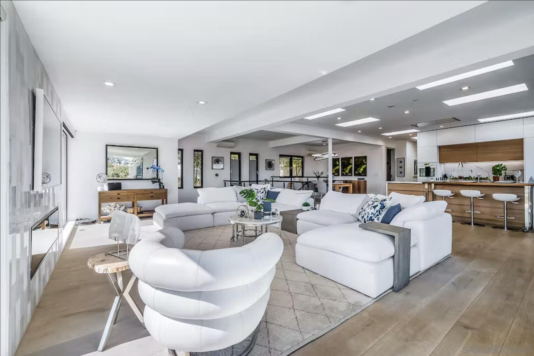 Detail Gallery Image 5 of 37 For 225  4th Street, Encinitas,  CA 92024 - 5 Beds | 4/1 Baths