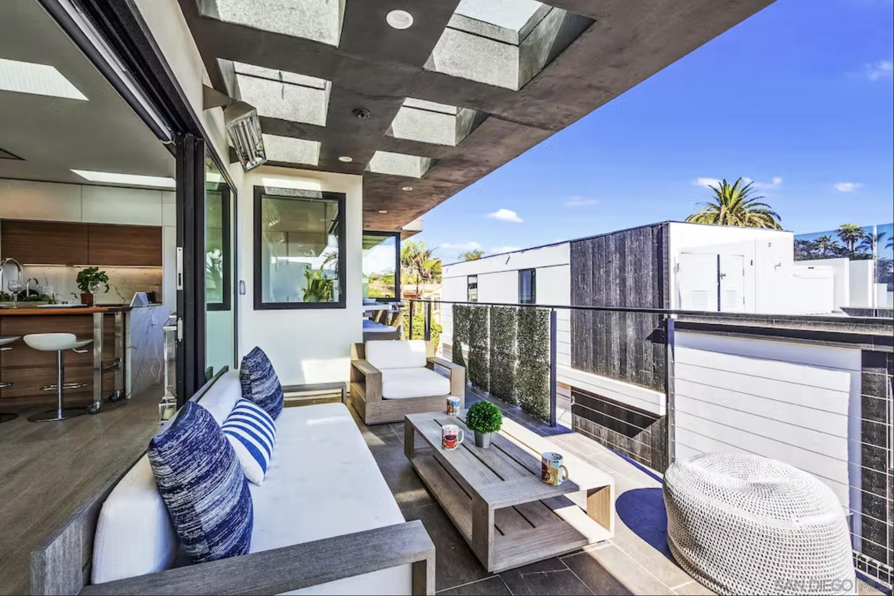 Detail Gallery Image 9 of 37 For 225  4th Street, Encinitas,  CA 92024 - 5 Beds | 4/1 Baths