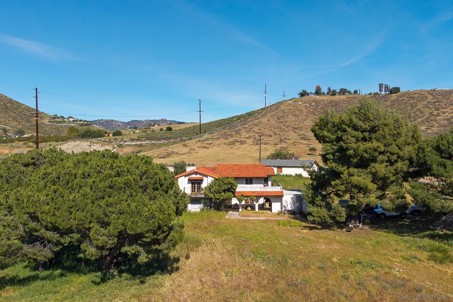 Detail Gallery Image 2 of 14 For 4829  Dehesa Rd, El Cajon,  CA 92019 - 4 Beds | 2/1 Baths