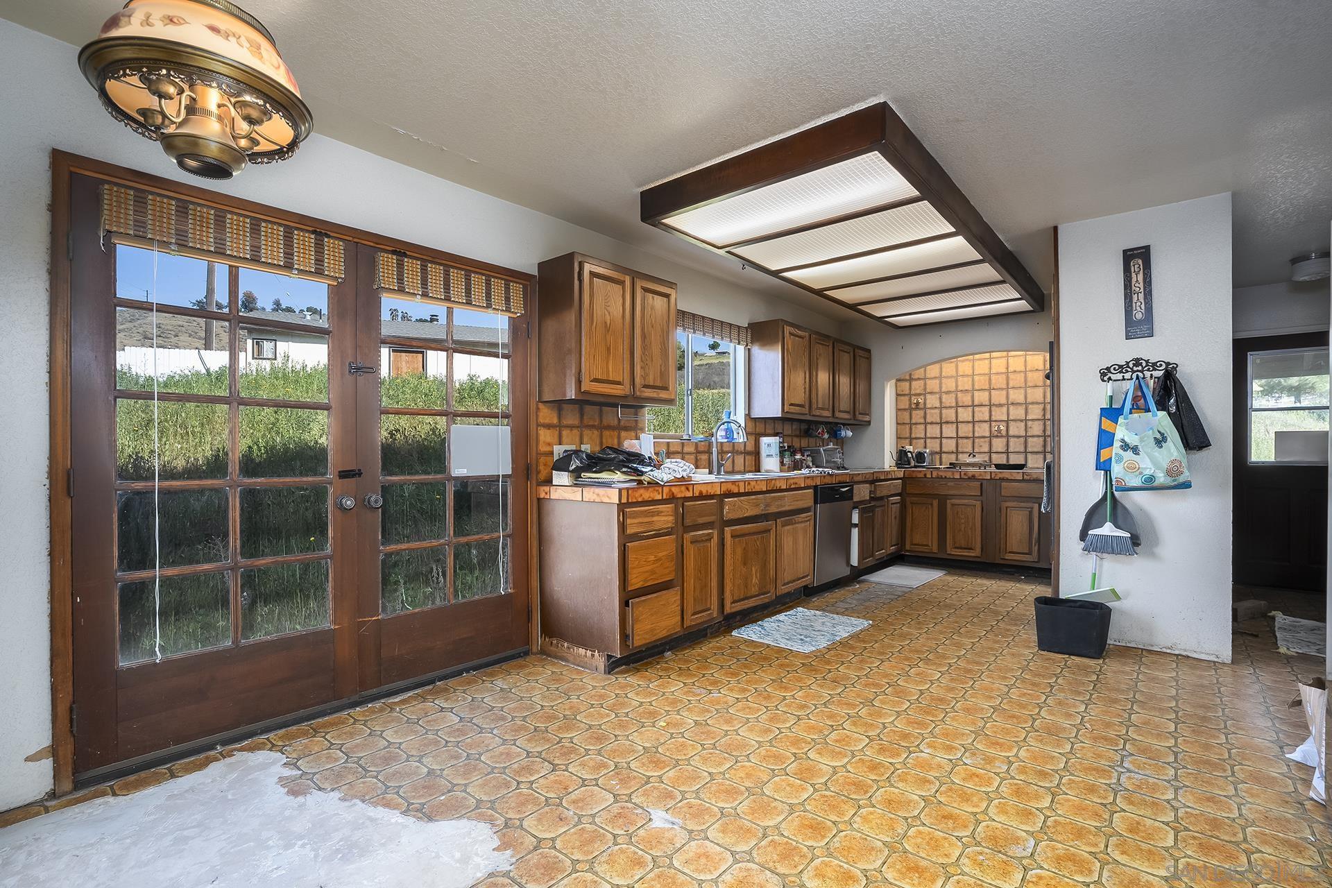 Detail Gallery Image 4 of 14 For 4829  Dehesa Rd, El Cajon,  CA 92019 - 4 Beds | 2/1 Baths