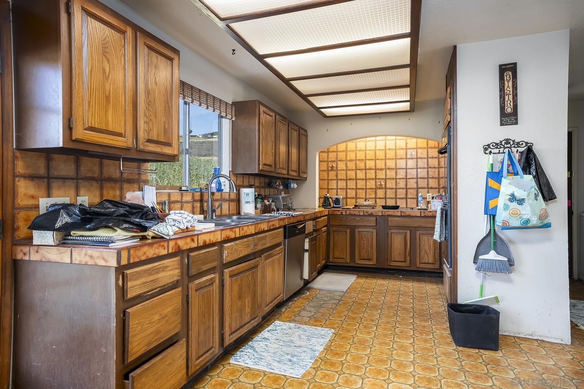 Detail Gallery Image 4 of 14 For 4829  Dehesa Rd, El Cajon,  CA 92019 - 4 Beds | 2/1 Baths