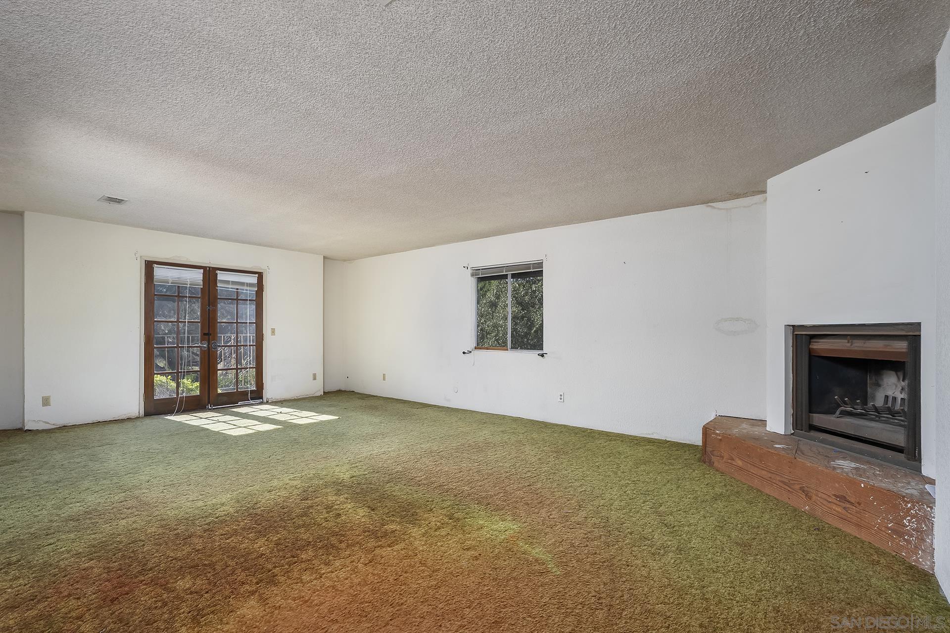 Detail Gallery Image 6 of 14 For 4829  Dehesa Rd, El Cajon,  CA 92019 - 4 Beds | 2/1 Baths