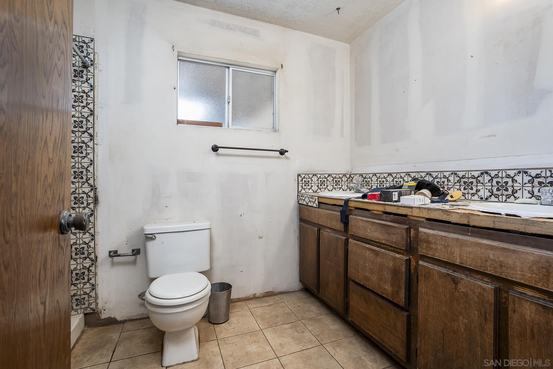 Detail Gallery Image 7 of 14 For 4829  Dehesa Rd, El Cajon,  CA 92019 - 4 Beds | 2/1 Baths