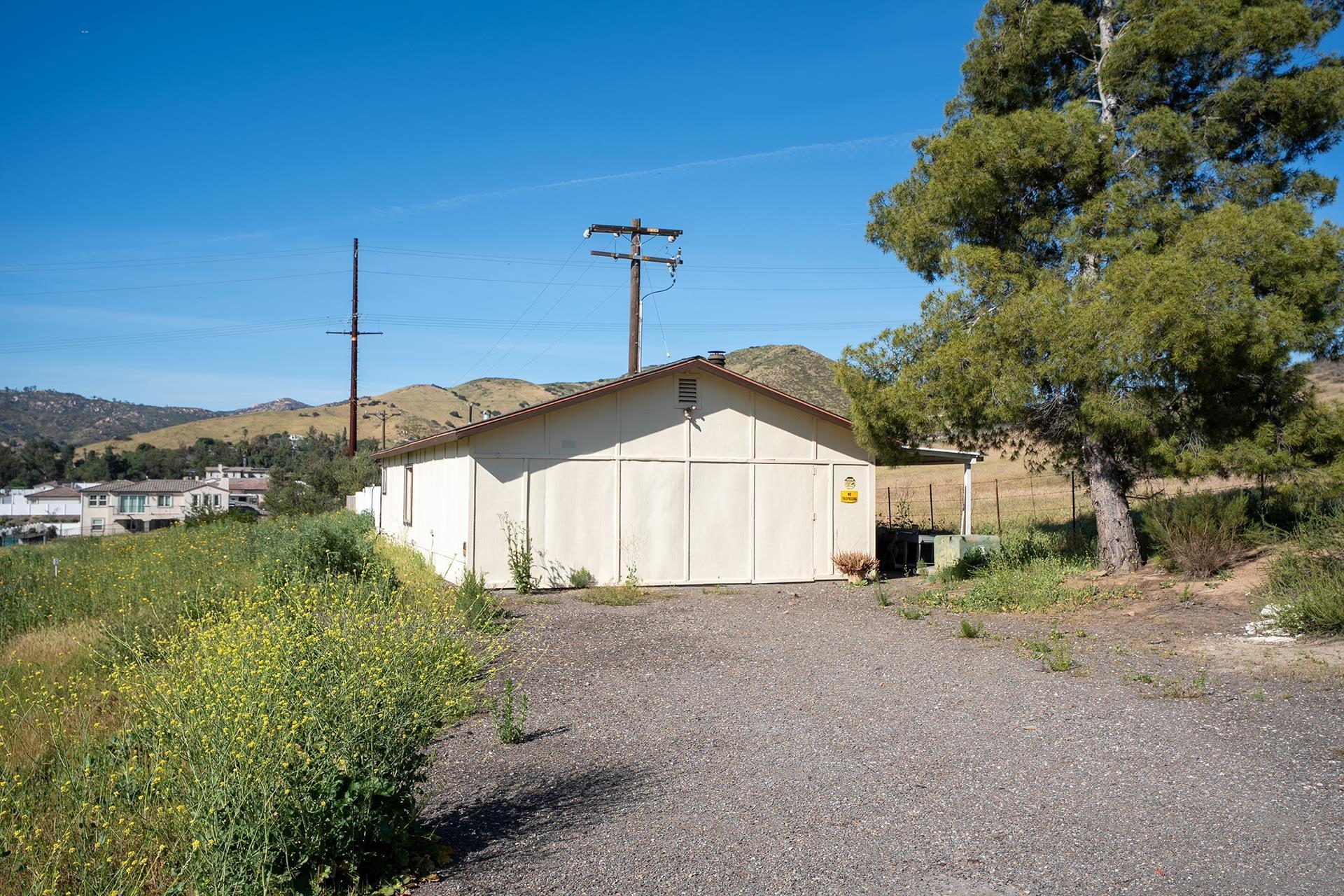 Detail Gallery Image 9 of 14 For 4829  Dehesa Rd, El Cajon,  CA 92019 - 4 Beds | 2/1 Baths