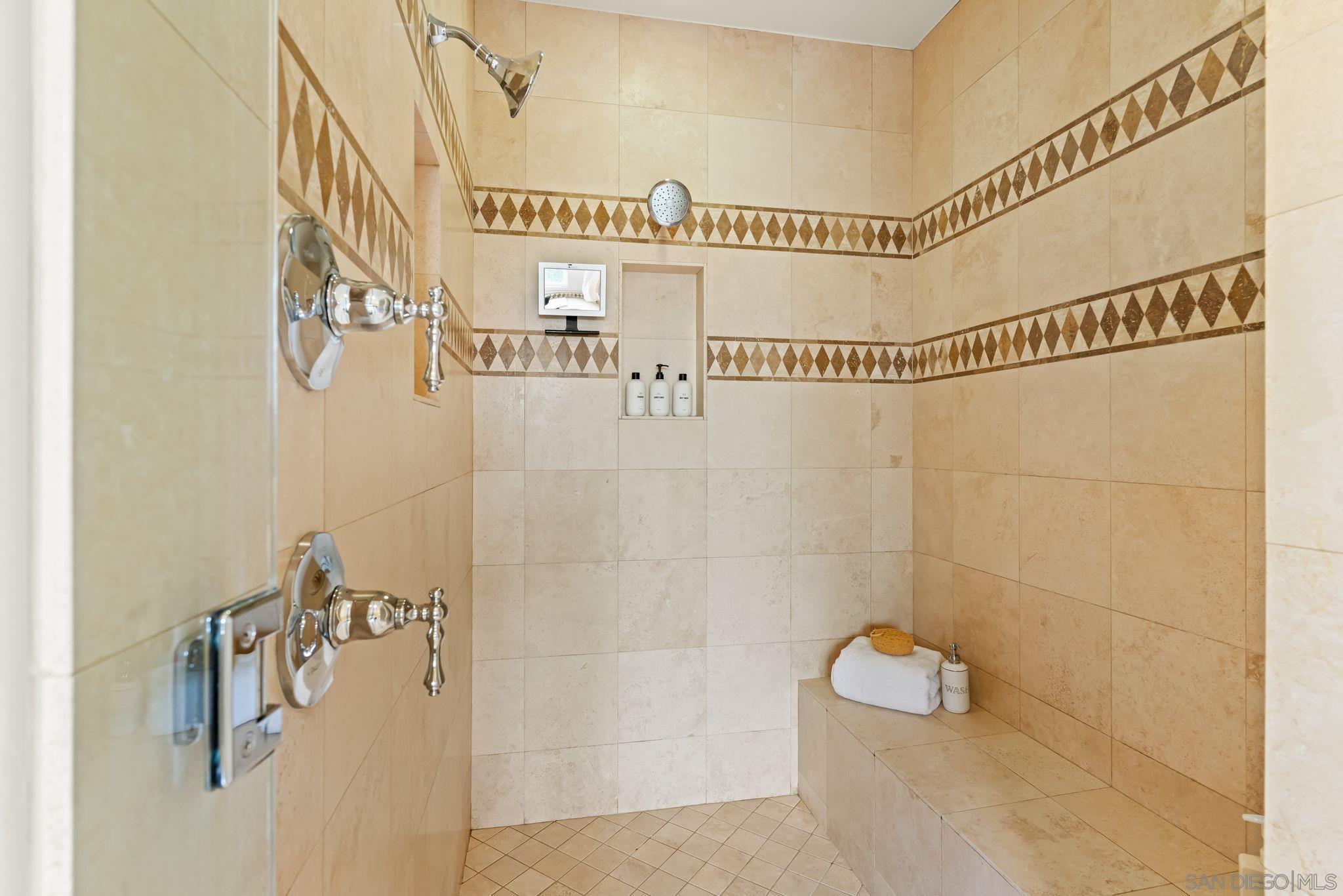 Detail Gallery Image 43 of 70 For 15740  Bacara Ct, San Diego,  CA 92131 - 6 Beds | 4/1 Baths