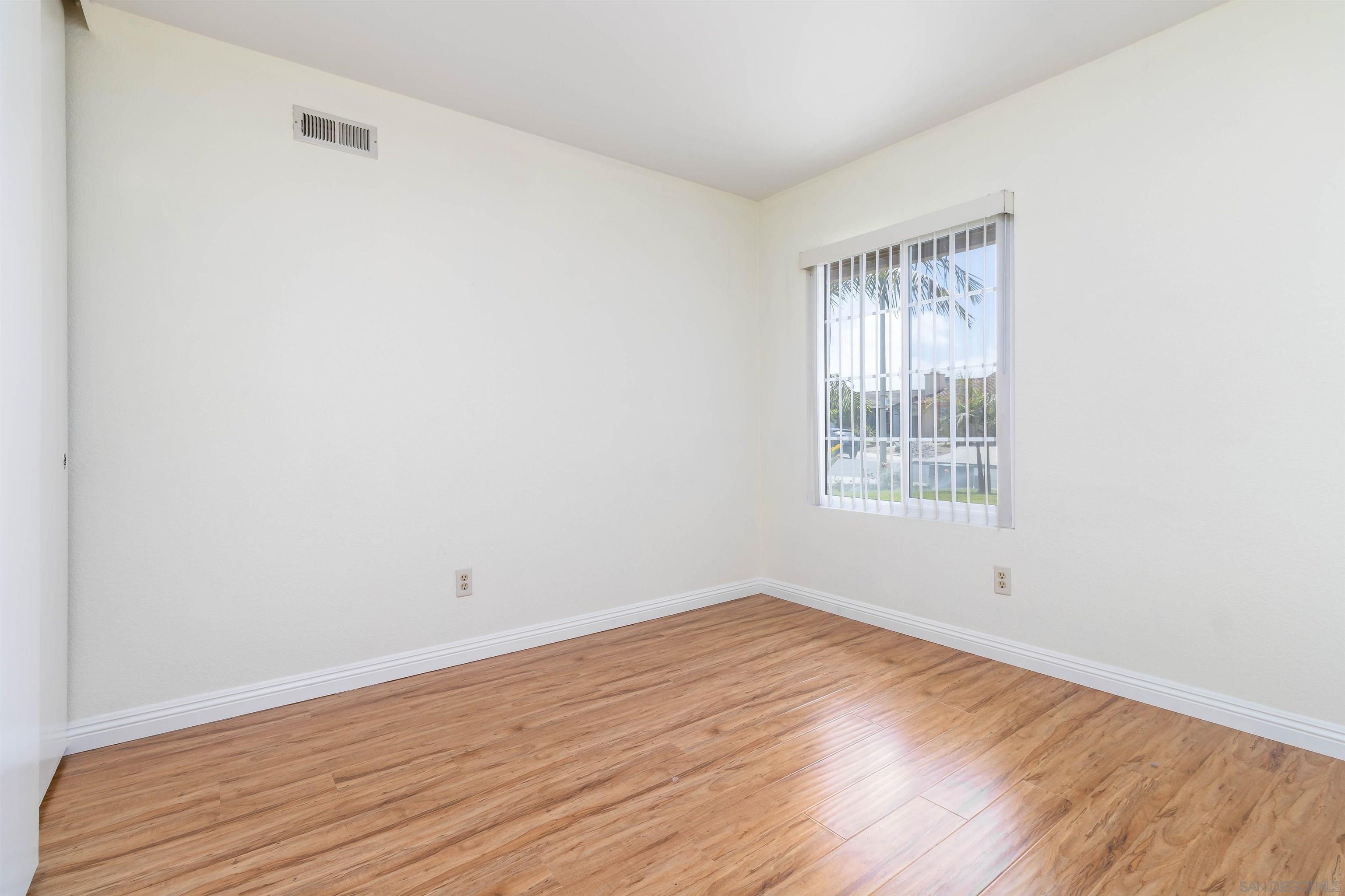 Detail Gallery Image 10 of 15 For 10385  Cheviot Ct, San Diego,  CA 92126 - 3 Beds | 2 Baths