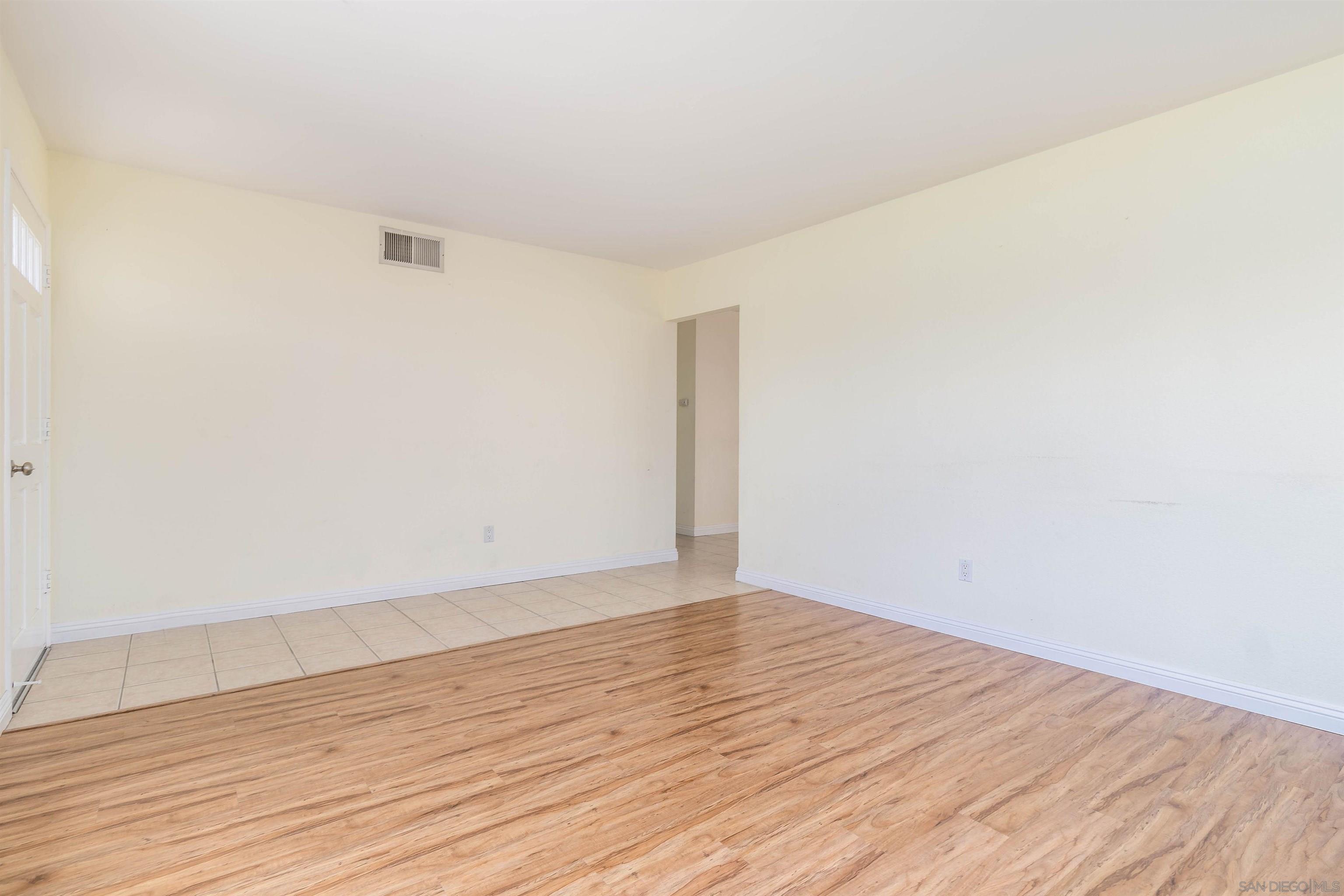 Detail Gallery Image 3 of 15 For 10385  Cheviot Ct, San Diego,  CA 92126 - 3 Beds | 2 Baths