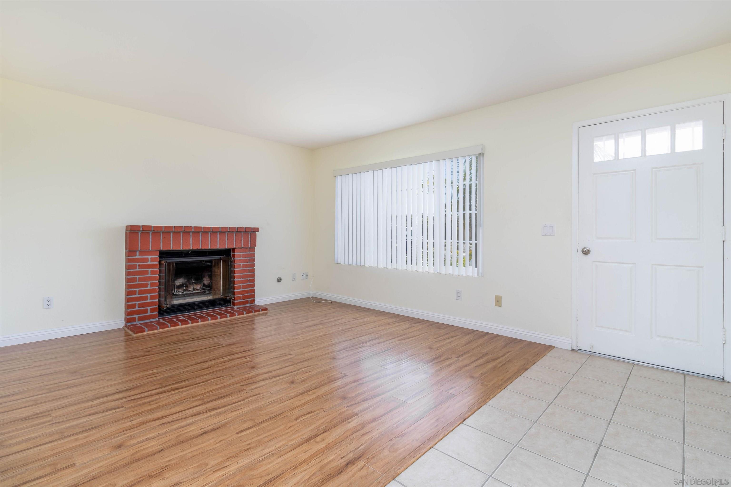 Detail Gallery Image 4 of 15 For 10385  Cheviot Ct, San Diego,  CA 92126 - 3 Beds | 2 Baths