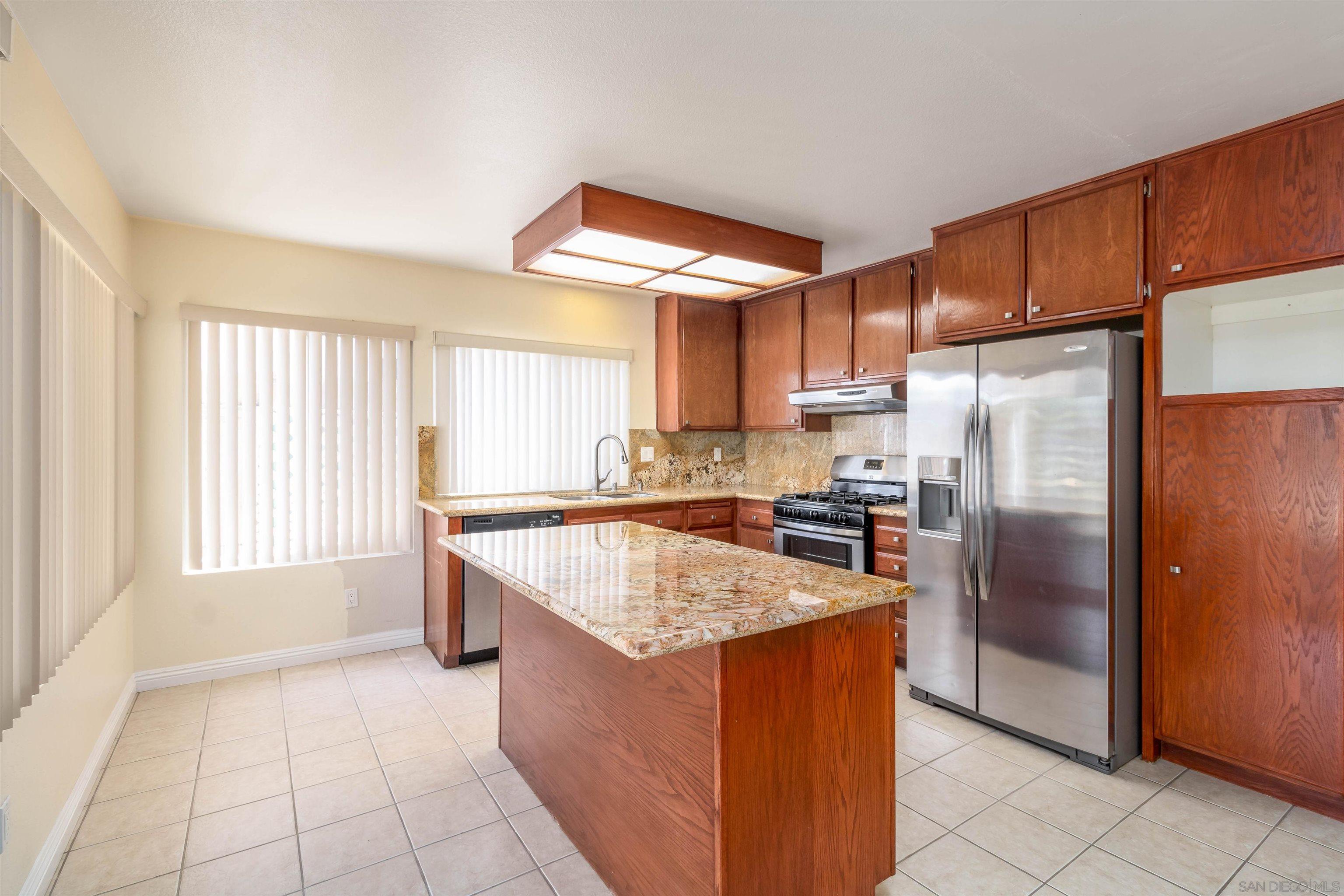 Detail Gallery Image 5 of 15 For 10385  Cheviot Ct, San Diego,  CA 92126 - 3 Beds | 2 Baths