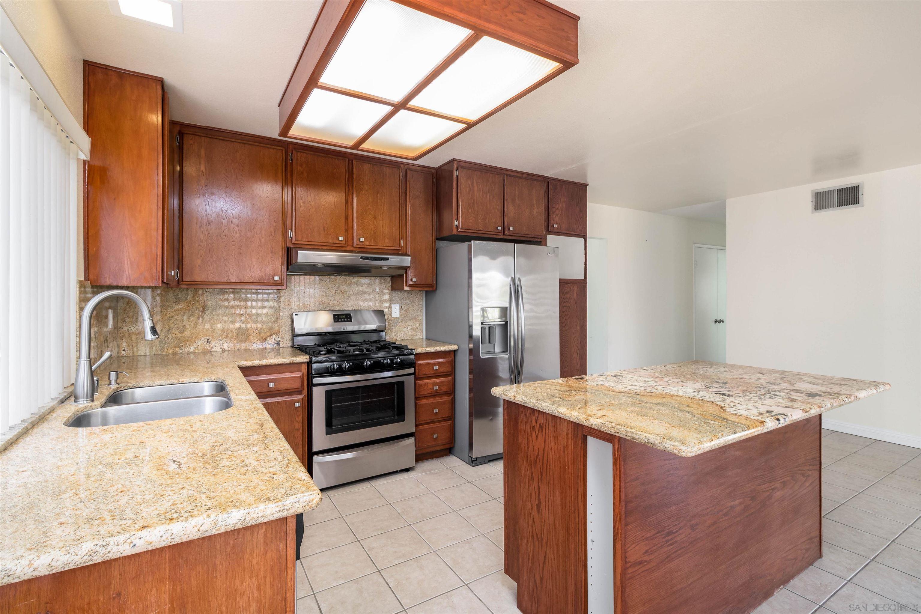 Detail Gallery Image 7 of 15 For 10385  Cheviot Ct, San Diego,  CA 92126 - 3 Beds | 2 Baths