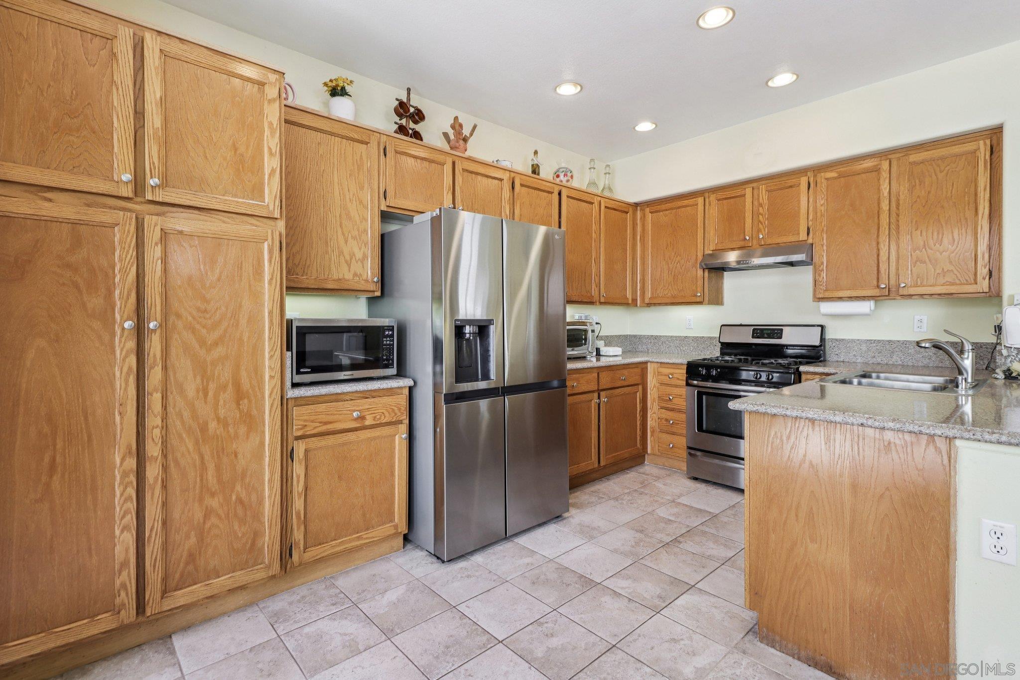 Detail Gallery Image 18 of 43 For 9468  Compass Point Dr S  #3,  San Diego,  CA 92126 - 3 Beds | 2/1 Baths