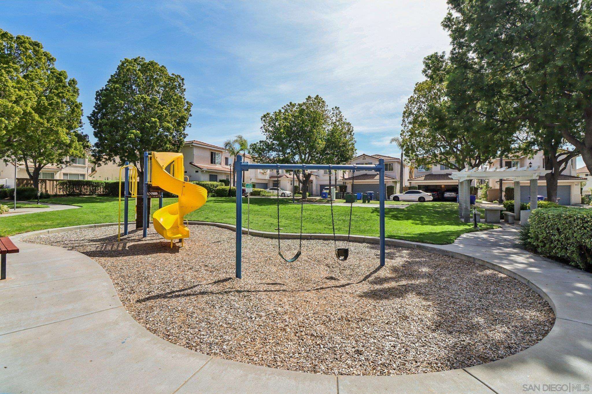 Detail Gallery Image 34 of 43 For 9468  Compass Point Dr S  #3,  San Diego,  CA 92126 - 3 Beds | 2/1 Baths