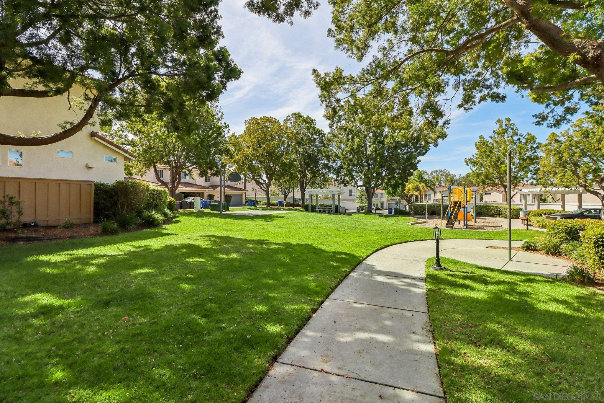 Detail Gallery Image 35 of 43 For 9468  Compass Point Dr S  #3,  San Diego,  CA 92126 - 3 Beds | 2/1 Baths