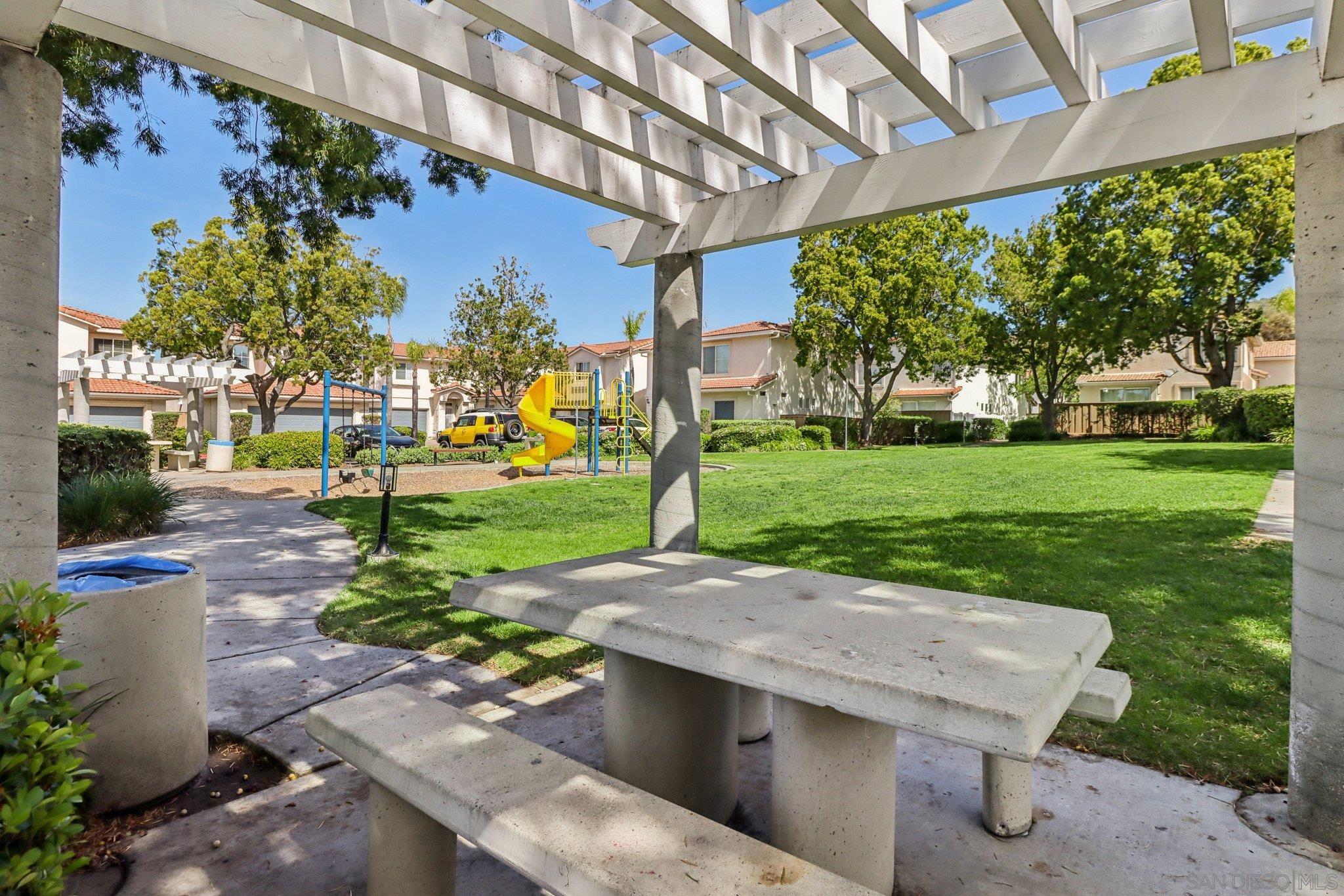 Detail Gallery Image 38 of 43 For 9468  Compass Point Dr S  #3,  San Diego,  CA 92126 - 3 Beds | 2/1 Baths