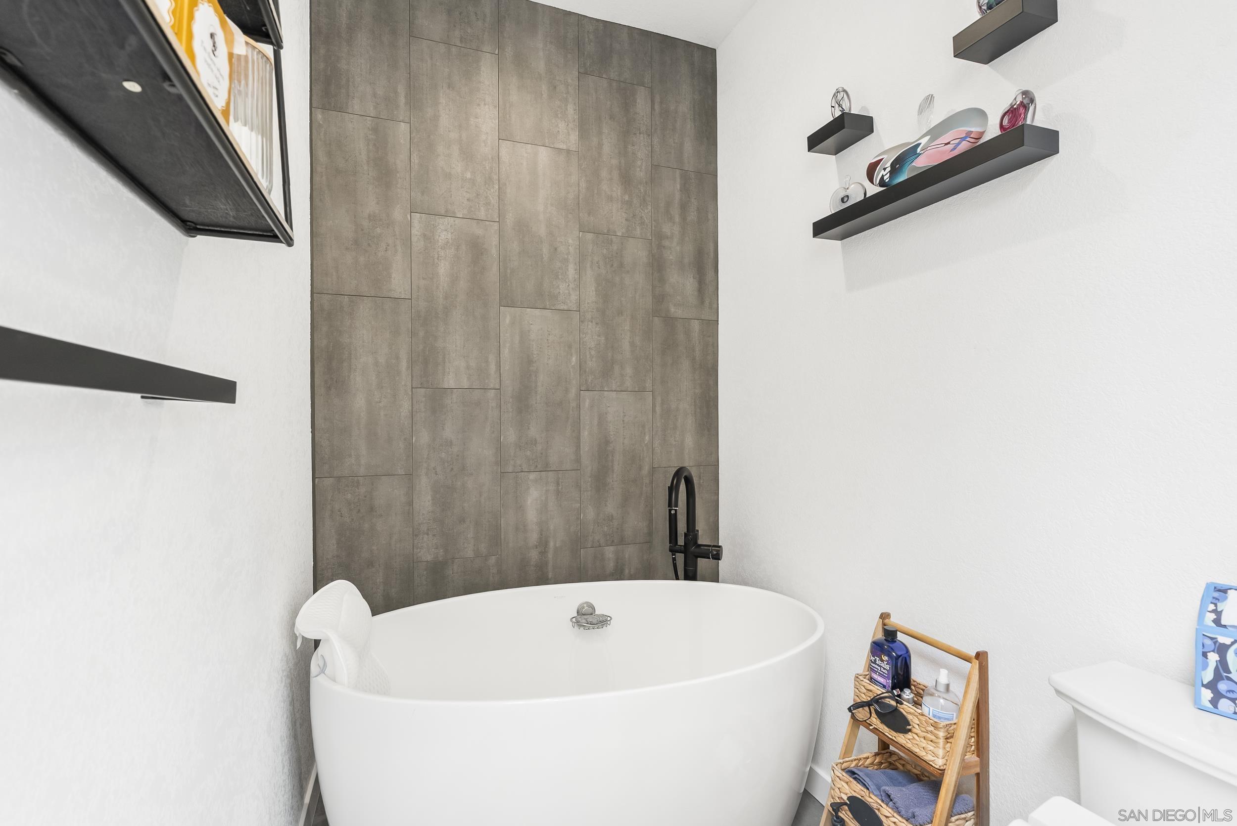 Detail Gallery Image 14 of 21 For 530  San Andres, Solana Beach,  CA 92075 - 2 Beds | 2/1 Baths