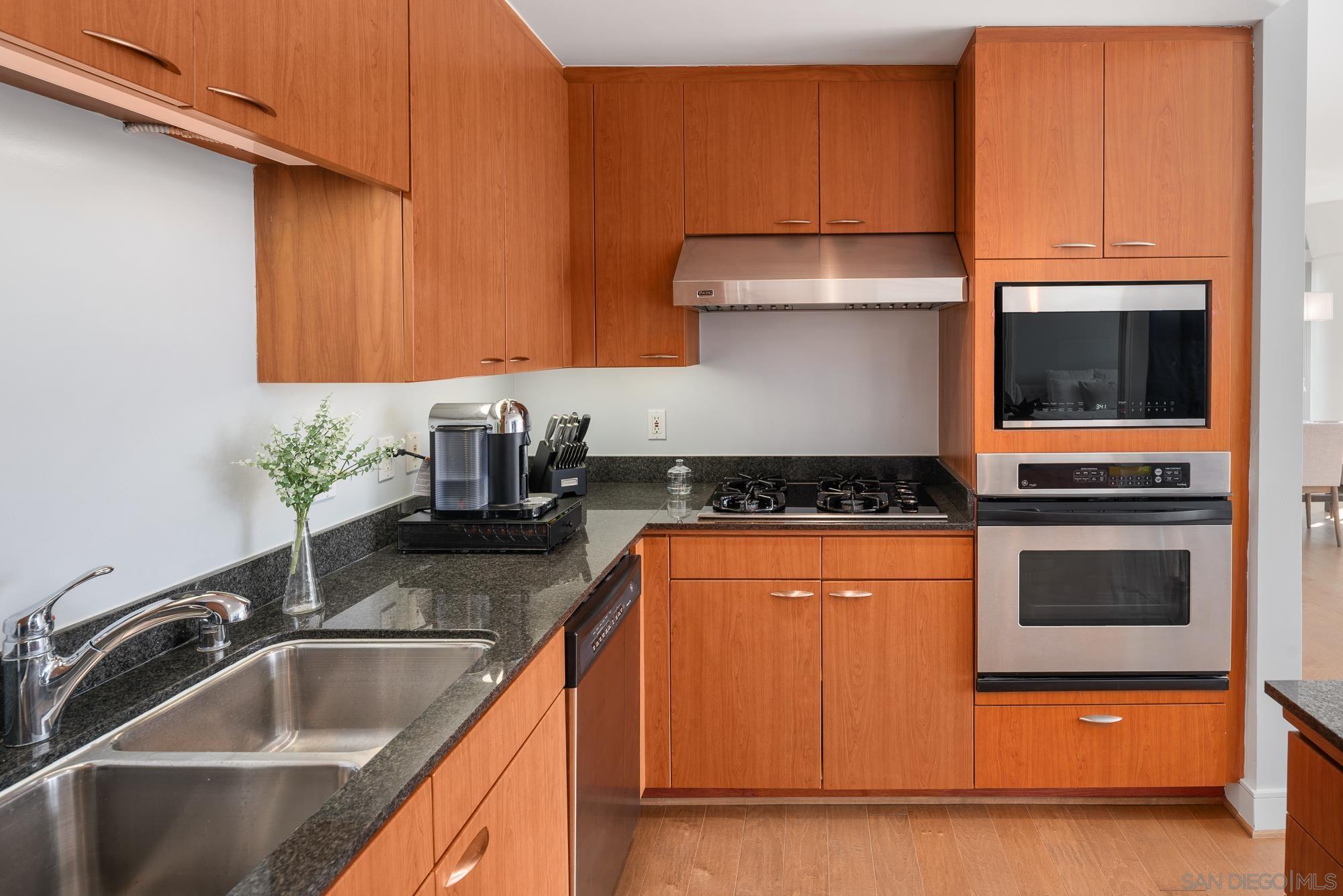 Detail Gallery Image 14 of 49 For 645  Front St  #606,  San Diego,  CA 92101 - 2 Beds | 2/1 Baths