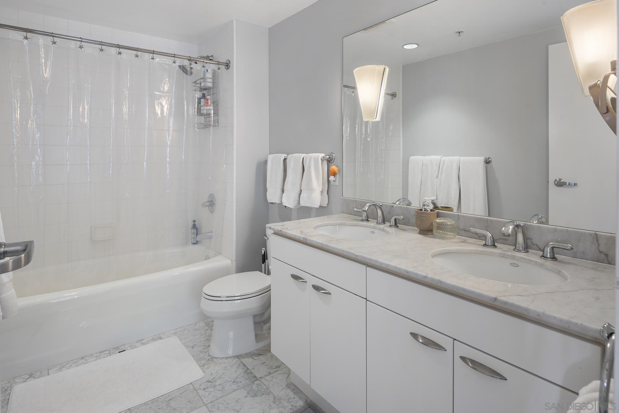 Detail Gallery Image 18 of 49 For 645  Front St  #606,  San Diego,  CA 92101 - 2 Beds | 2/1 Baths