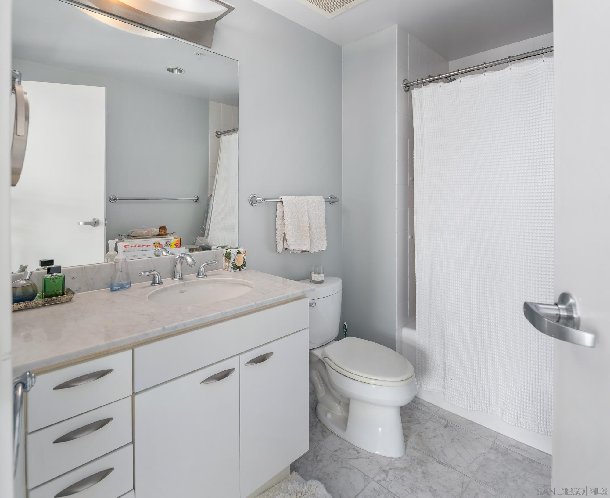 Detail Gallery Image 21 of 49 For 645  Front St  #606,  San Diego,  CA 92101 - 2 Beds | 2/1 Baths