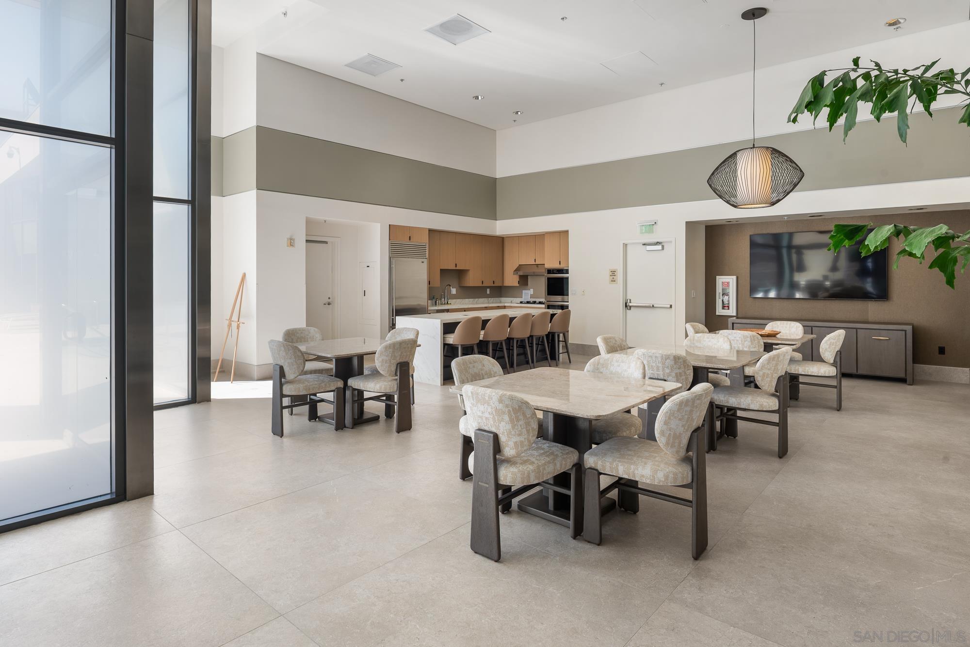 Detail Gallery Image 32 of 49 For 645  Front St  #606,  San Diego,  CA 92101 - 2 Beds | 2/1 Baths