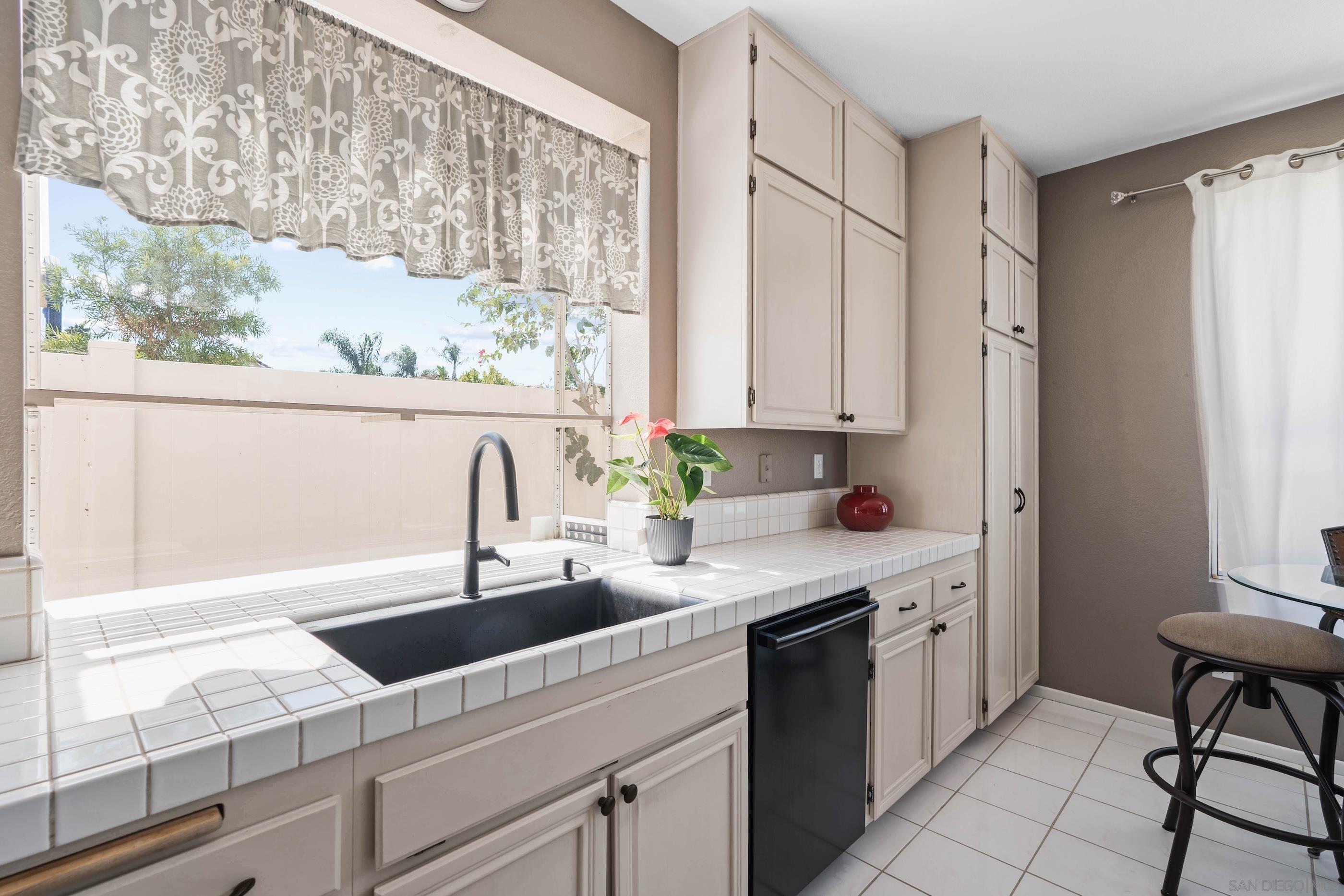 Detail Gallery Image 16 of 37 For 1593  Avenida Guillermo, Oceanside,  CA 92056 - 4 Beds | 3 Baths