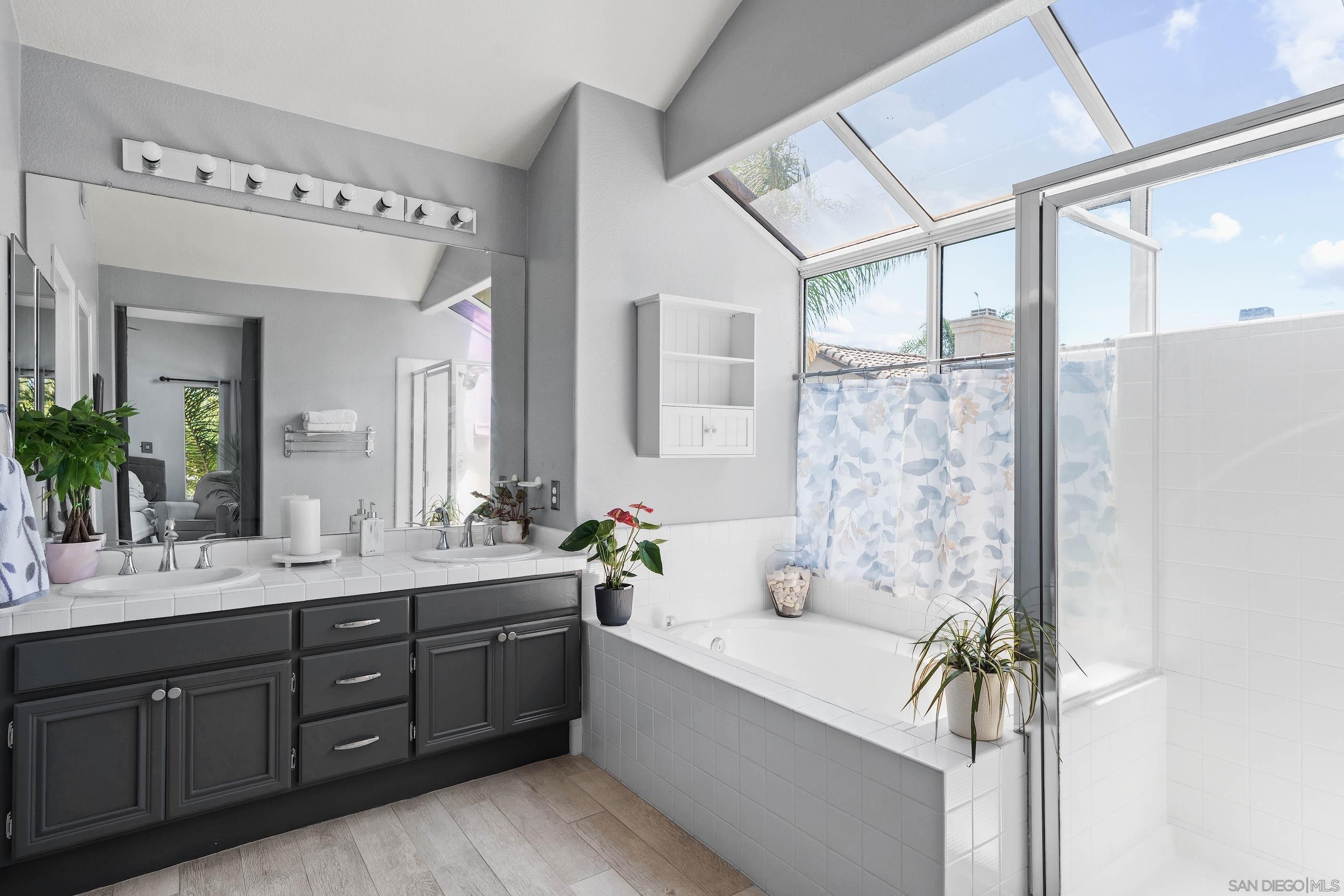 Detail Gallery Image 22 of 37 For 1593  Avenida Guillermo, Oceanside,  CA 92056 - 4 Beds | 3 Baths