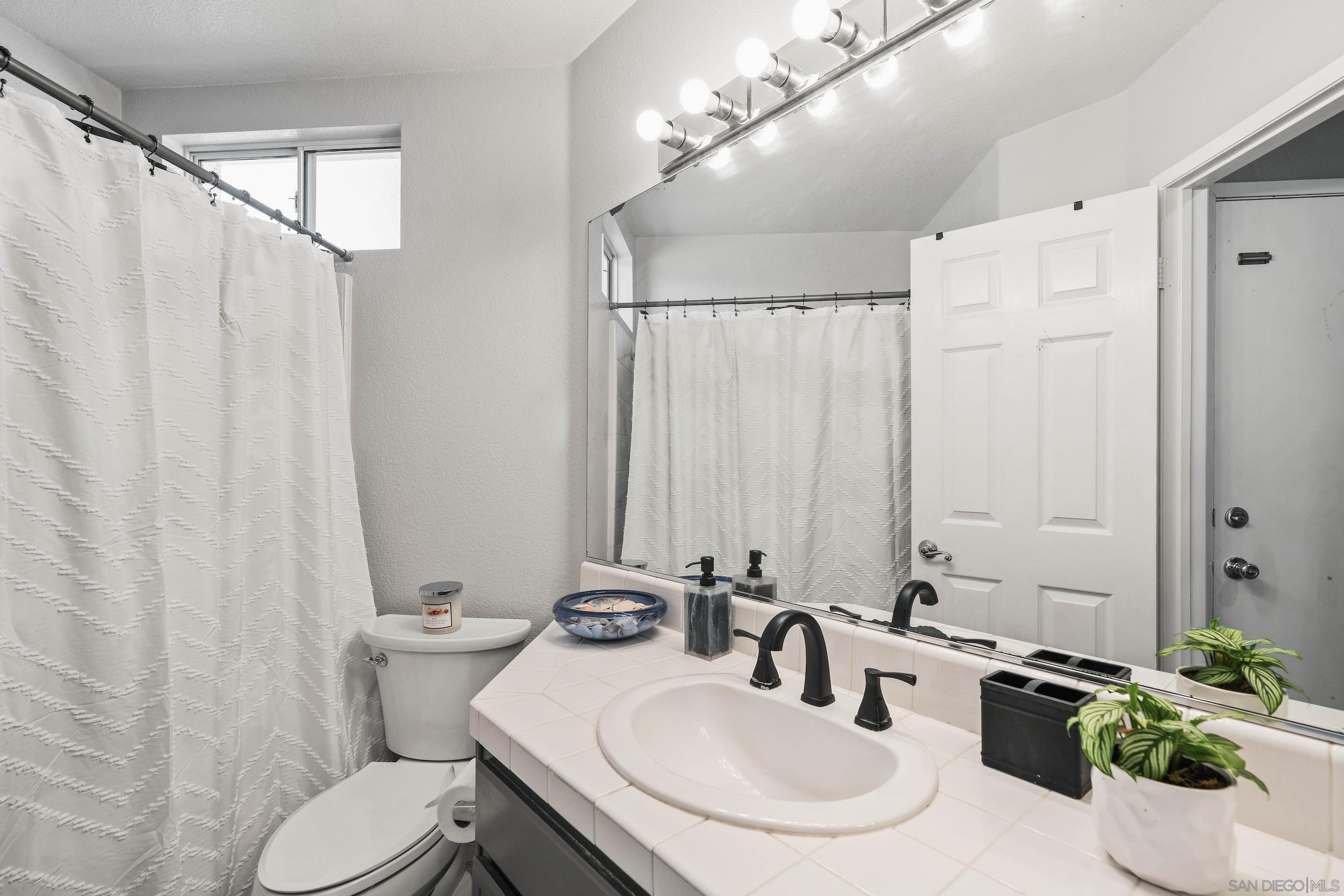 Detail Gallery Image 27 of 37 For 1593  Avenida Guillermo, Oceanside,  CA 92056 - 4 Beds | 3 Baths