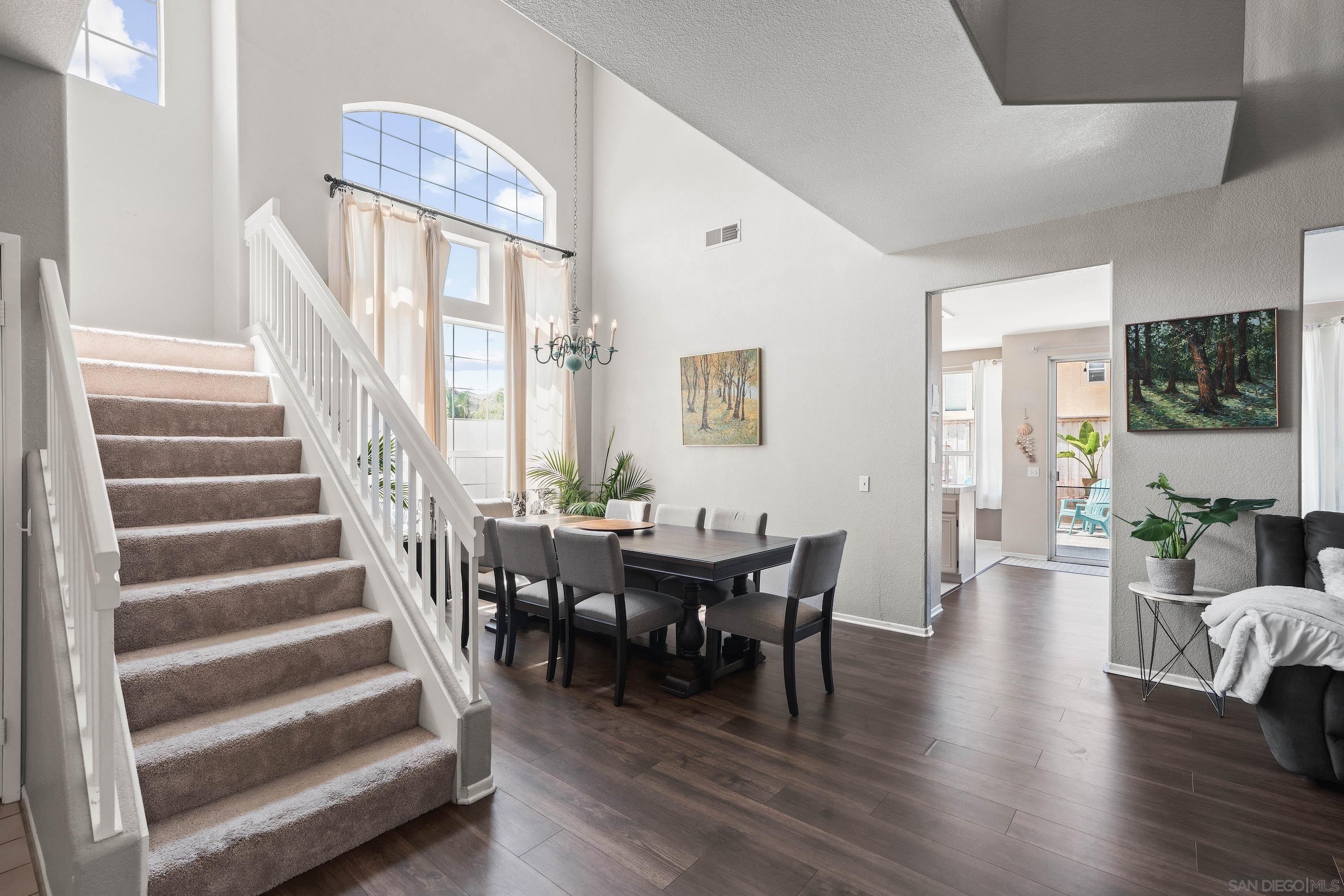 Detail Gallery Image 4 of 37 For 1593  Avenida Guillermo, Oceanside,  CA 92056 - 4 Beds | 3 Baths