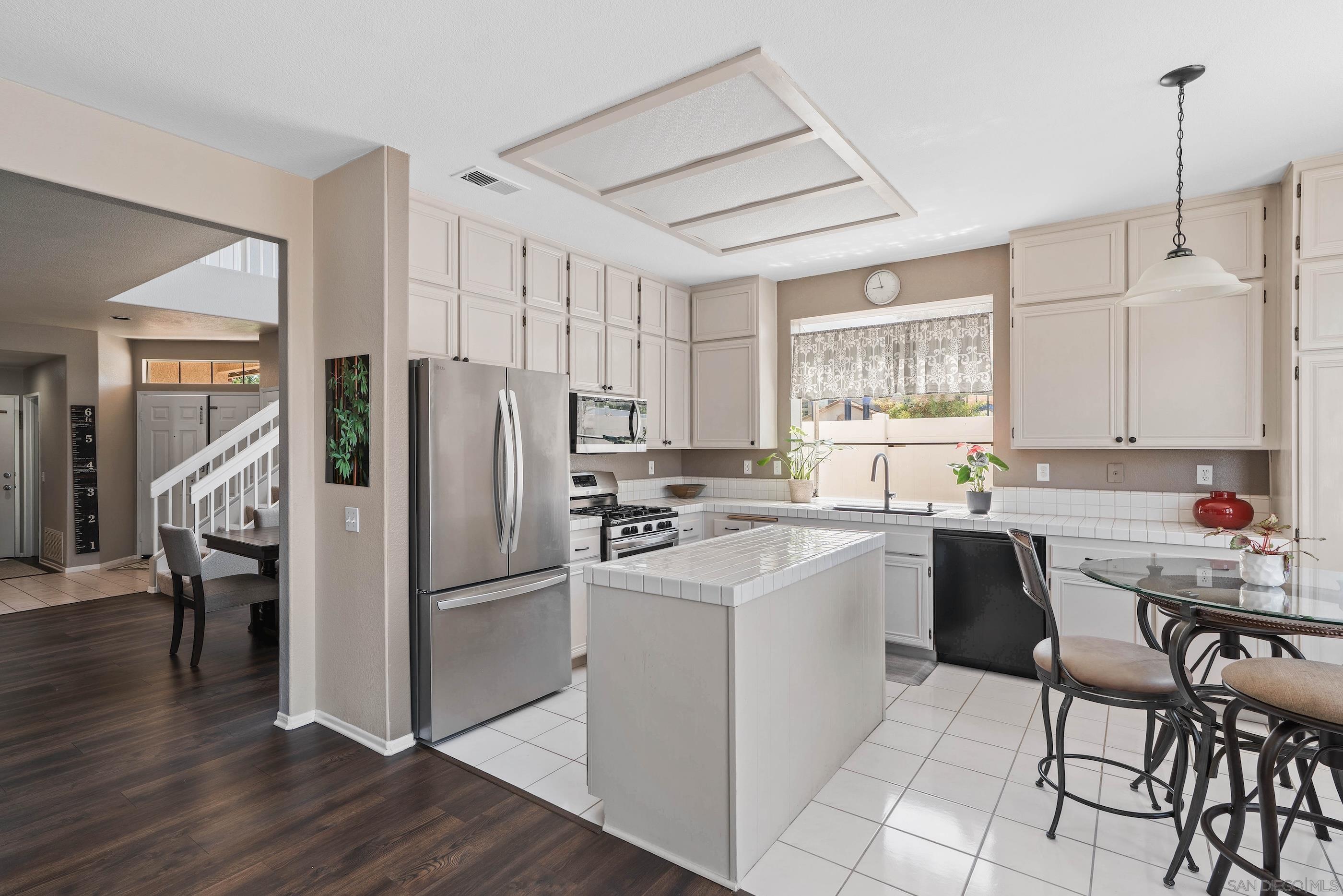 Detail Gallery Image 7 of 37 For 1593  Avenida Guillermo, Oceanside,  CA 92056 - 4 Beds | 3 Baths