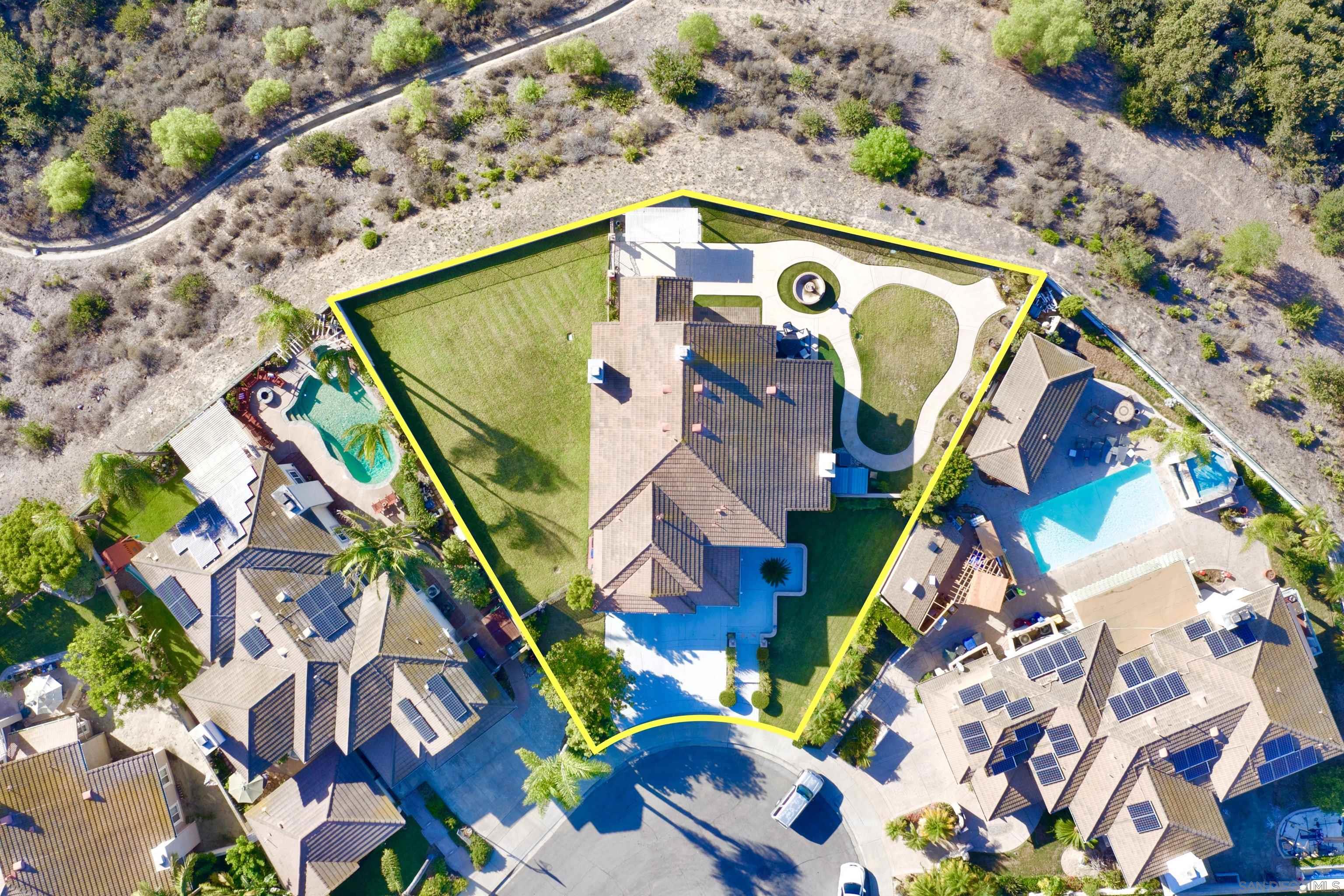 Detail Gallery Image 2 of 41 For 454  Acero Pl, Chula Vista,  CA 91910 - 5 Beds | 3 Baths