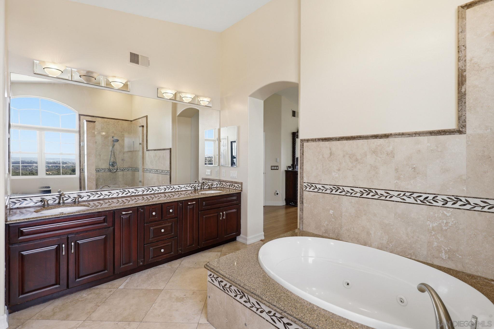 Detail Gallery Image 12 of 41 For 454  Acero Pl, Chula Vista,  CA 91910 - 5 Beds | 3 Baths