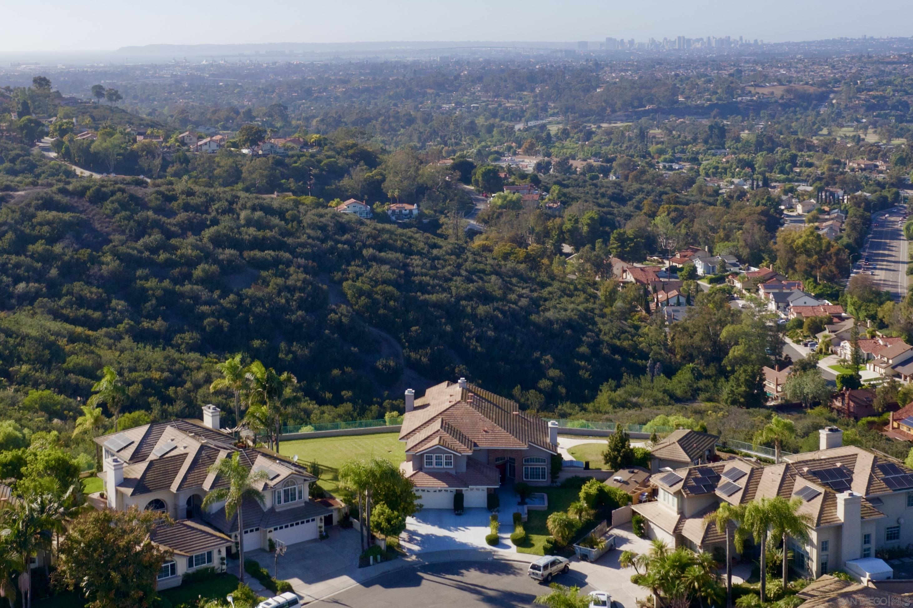 Detail Gallery Image 3 of 41 For 454  Acero Pl, Chula Vista,  CA 91910 - 5 Beds | 3 Baths
