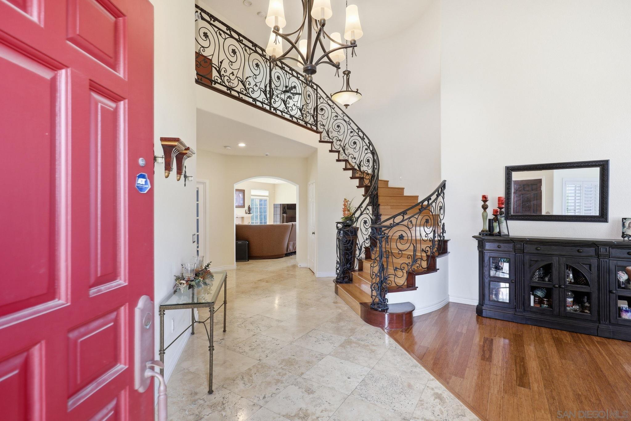 Detail Gallery Image 6 of 41 For 454  Acero Pl, Chula Vista,  CA 91910 - 5 Beds | 3 Baths